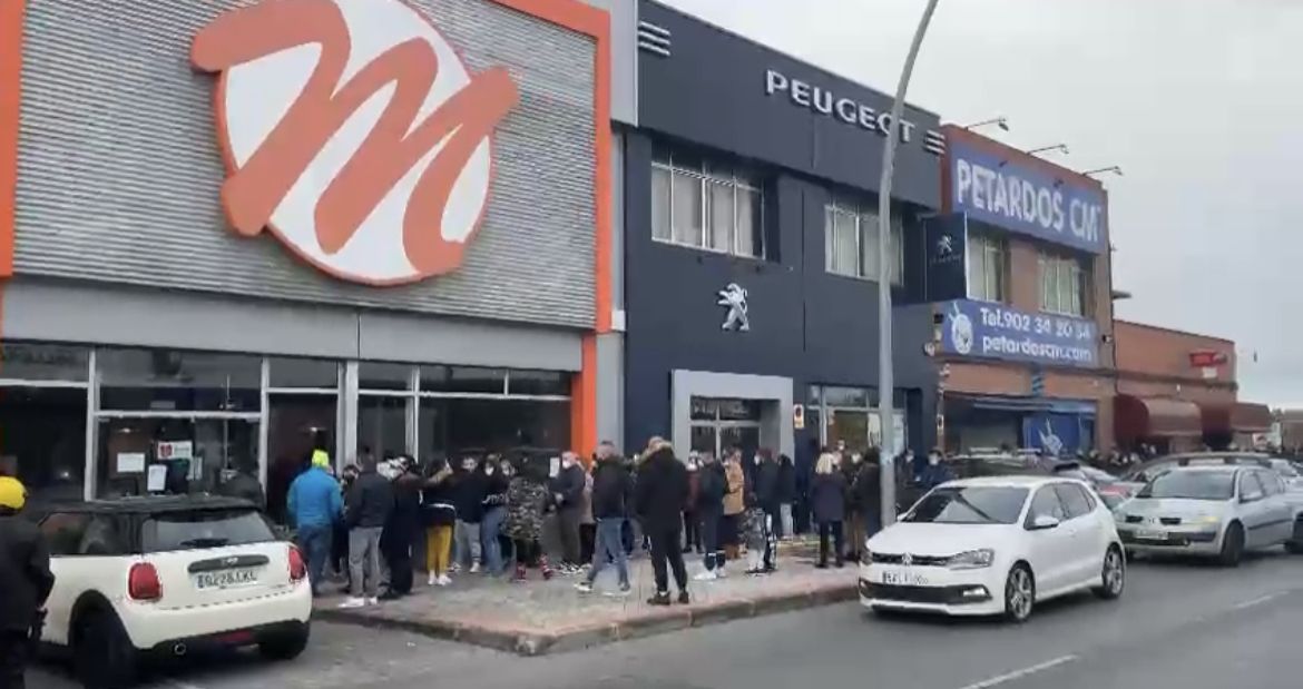 Menamobel lanza el Black Thursday y congrega a más de 500 personas