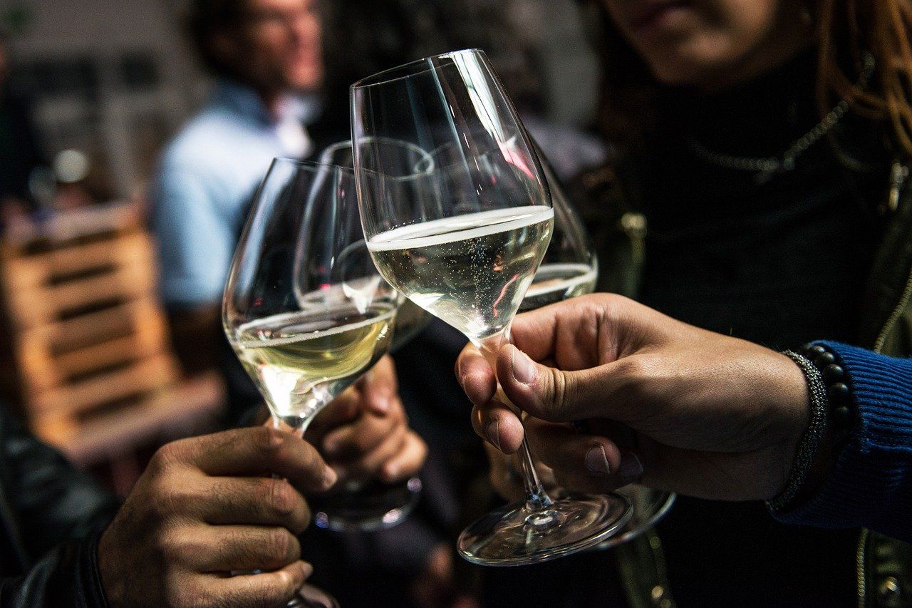 Los 4 temas que generarán tensión en las sobremesas de celebración navideñas, según Co&Co Training