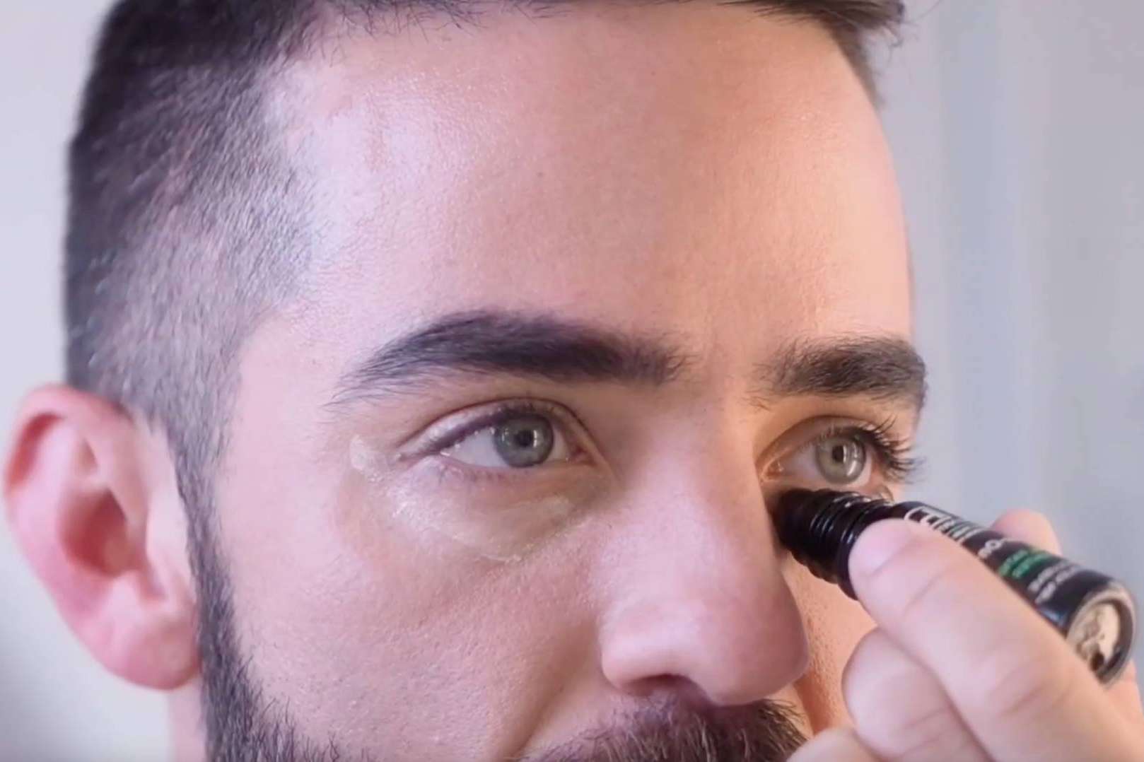 Los hombres también pueden olvidarse de las ojeras gracias a Homo Naturals