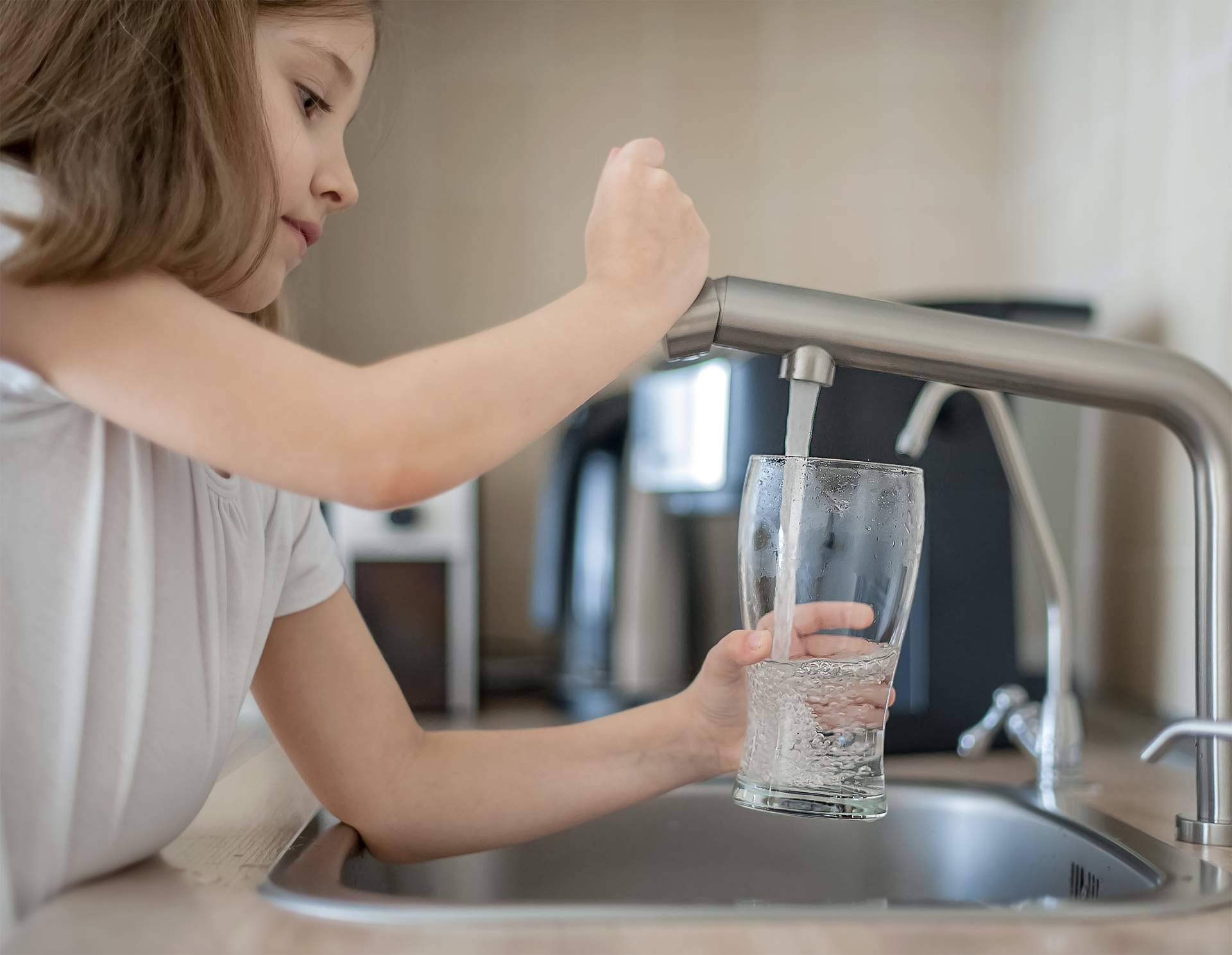 La solución sostenible para beber agua de calidad desde el grifo