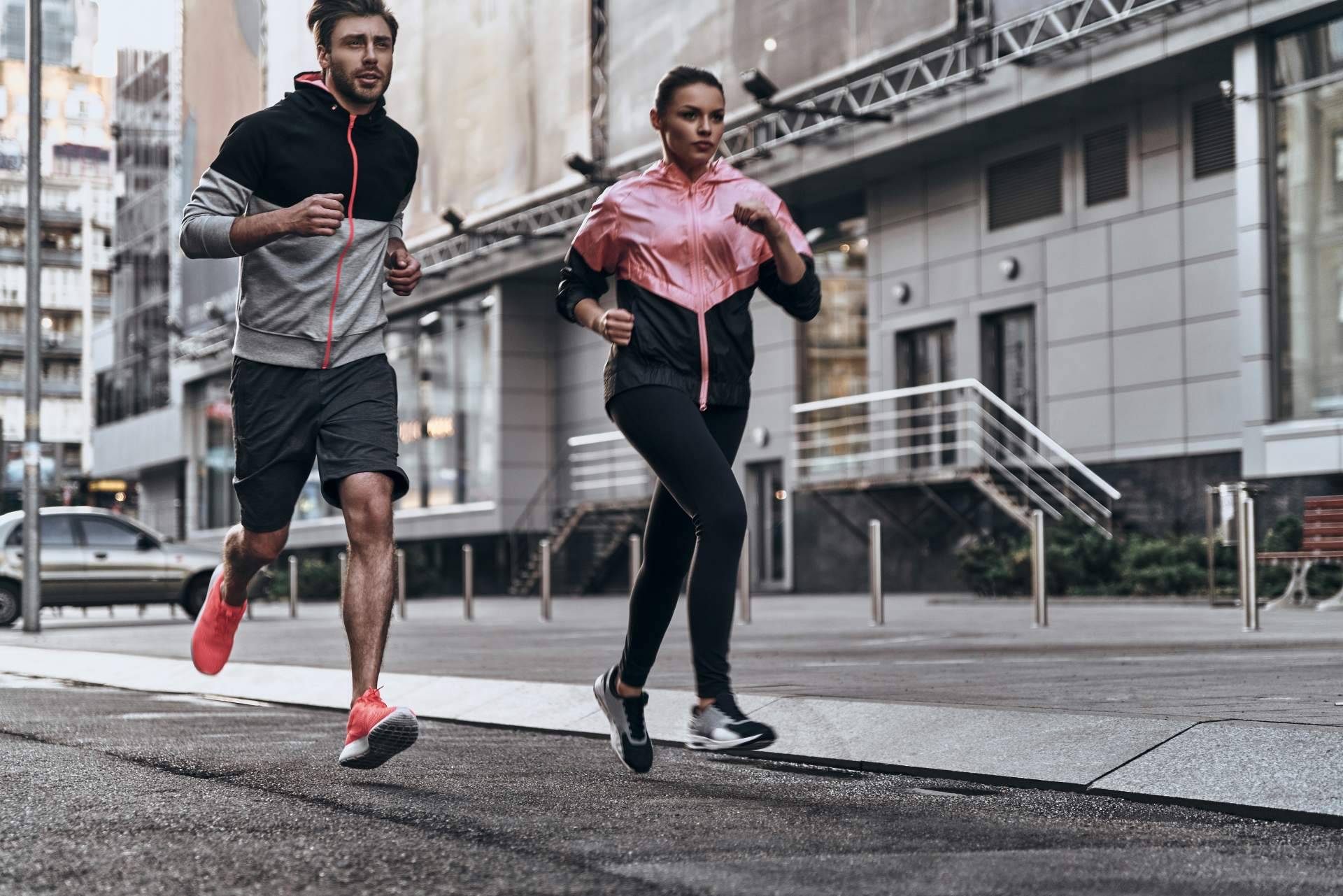 Ofertas en zapatillas de deporte y ropa deportiva en SuperChollos