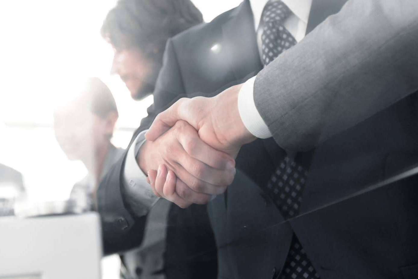 El servicio de Infinex Holding y la compraventa de acciones y participaciones de empresas