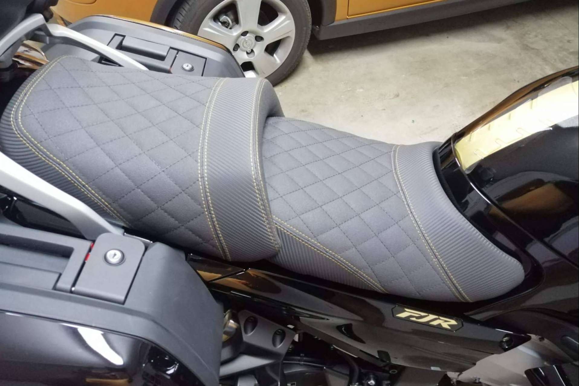 JM-Fundas ofrece la posibilidad de tapizar asiento moto