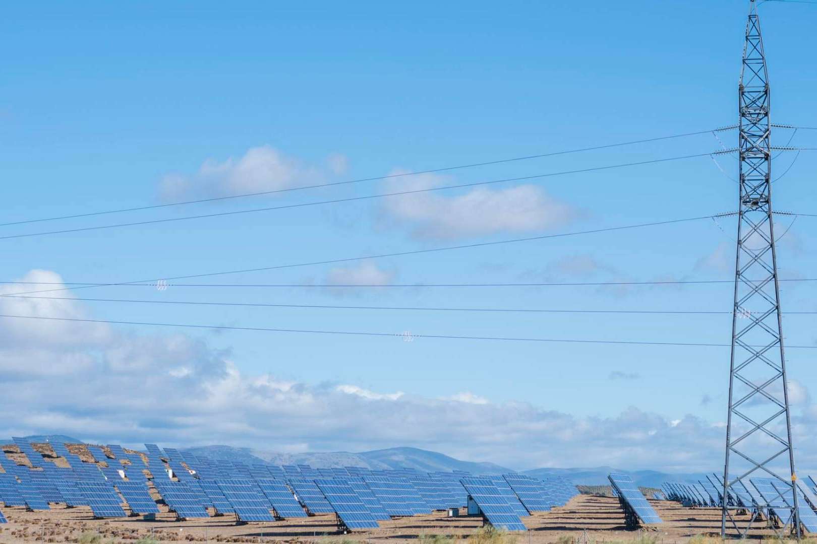 Los principales motivos por los cuales es importante mejorar la eficiencia energética en negocios y hogares