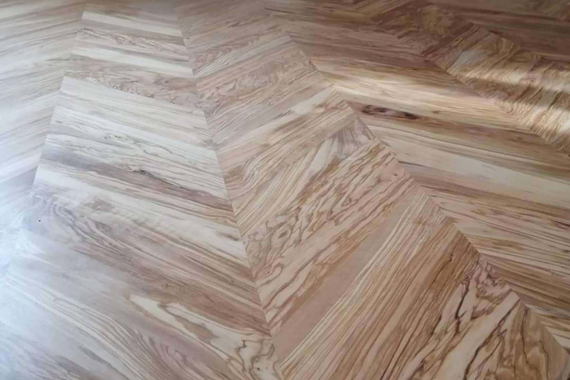 Adquirir parqué macizo de madera de olivo en Encimeras de Olivo