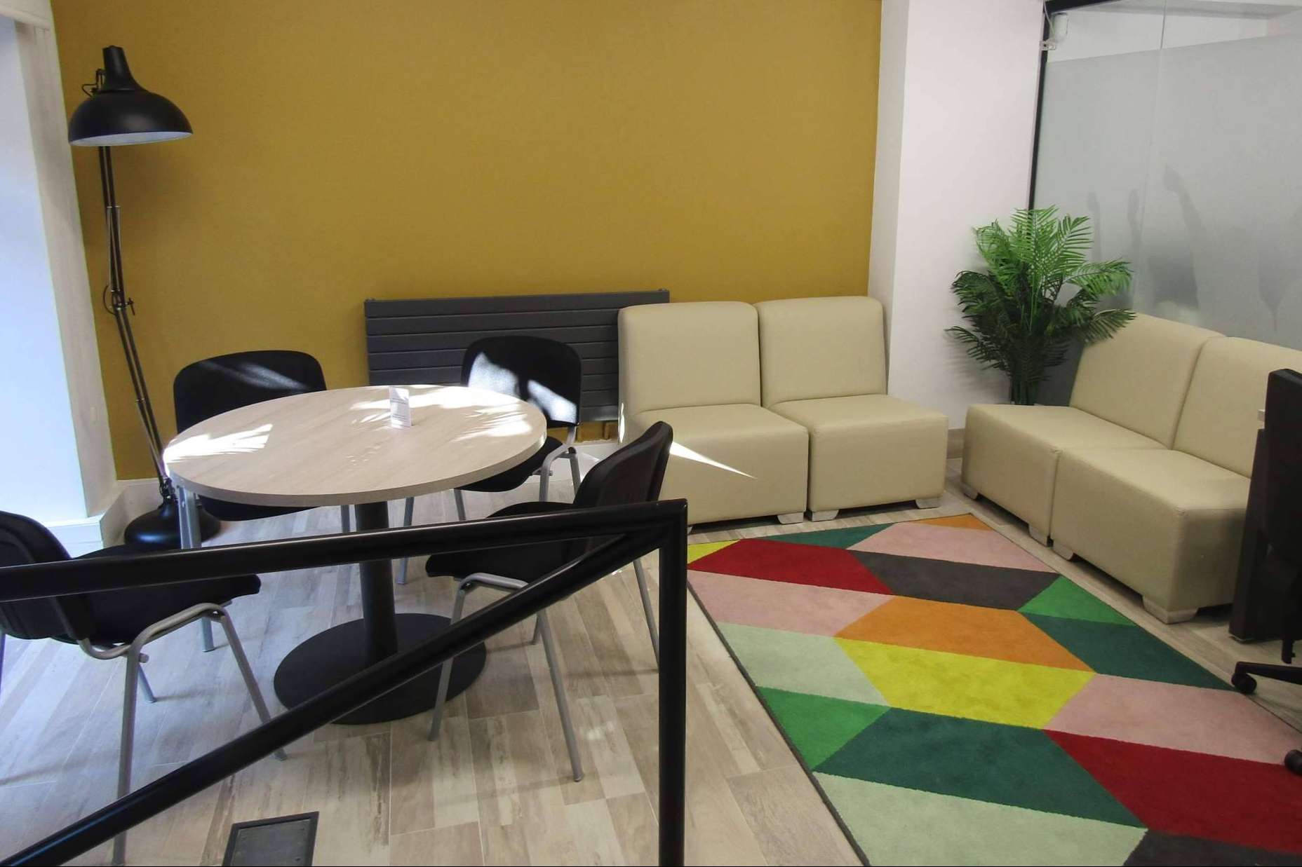 La empresa Coworking Bernabéu dispone también de despachos privados y salas de reunión