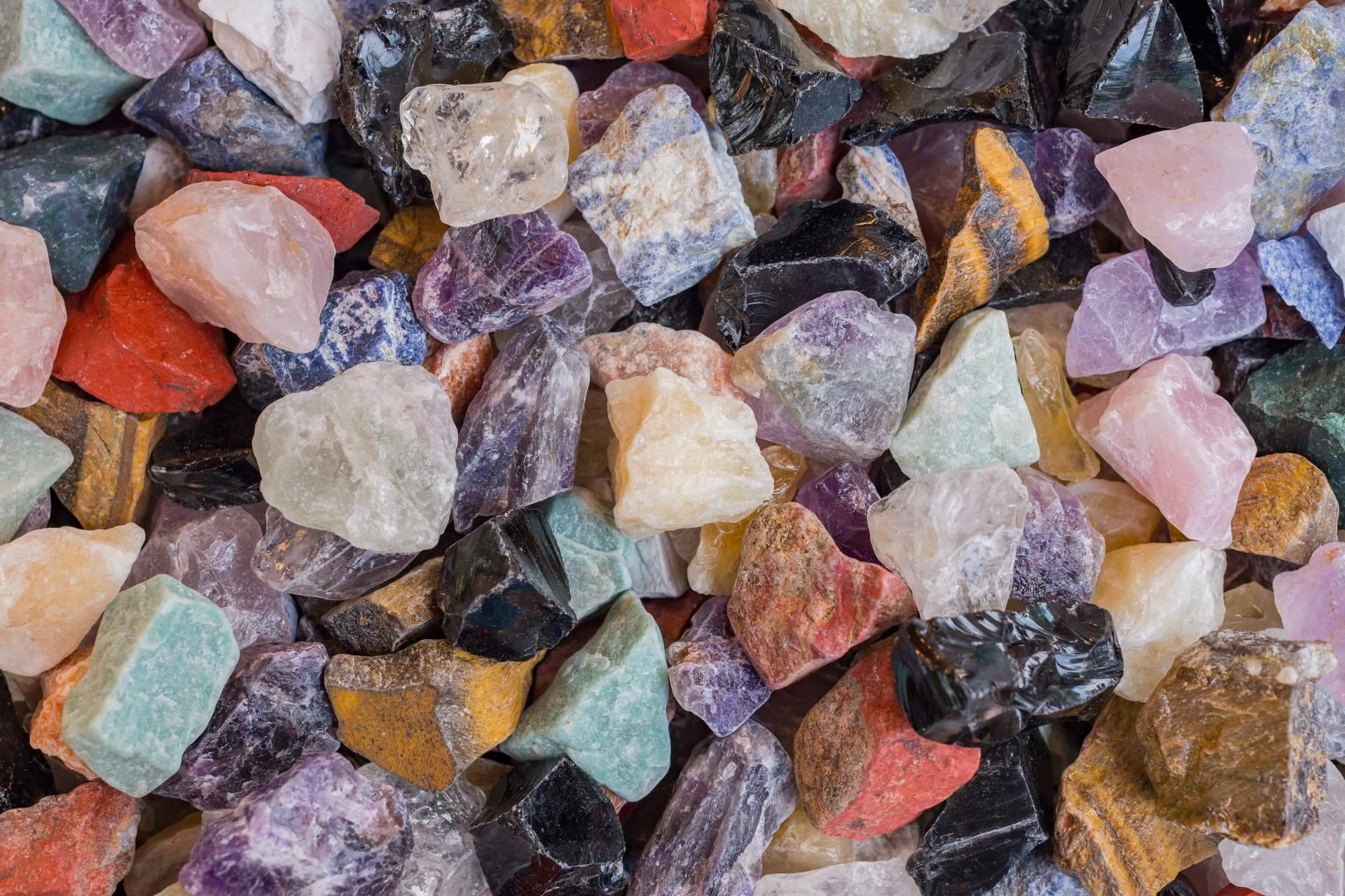 Adquirir piedras curativas y protectoras en Tierra de Gemas