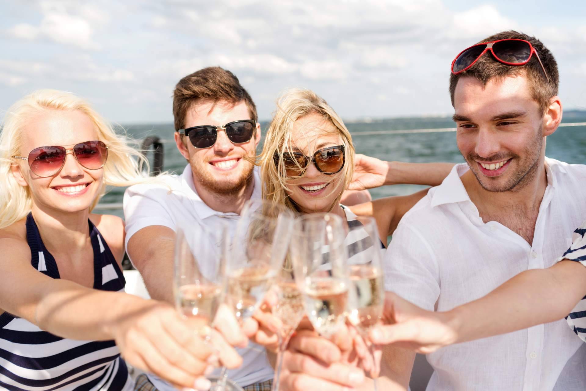 En Valencia, es posible disfrutar de una fiesta de despedida en barco