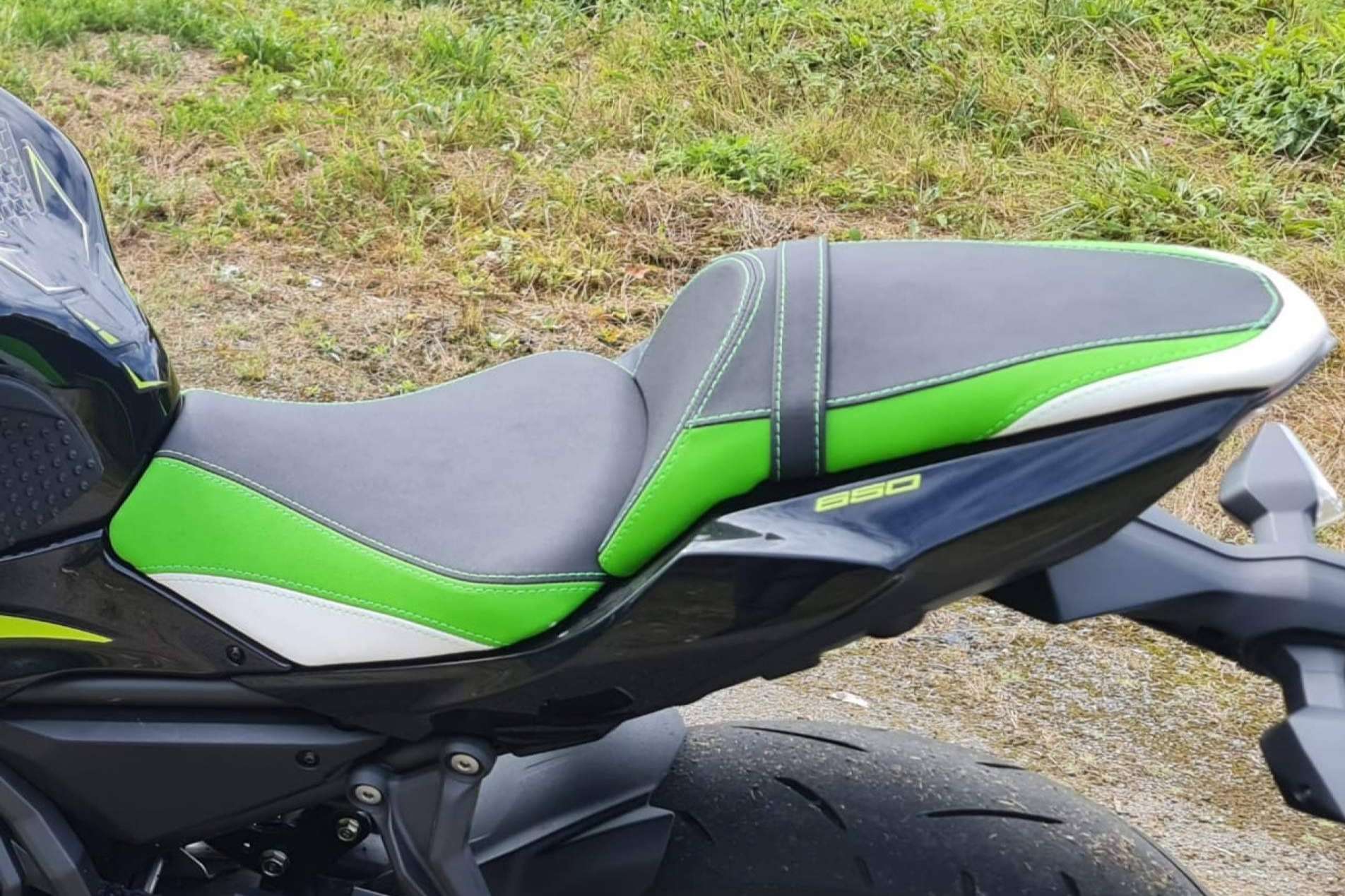 Adquirir los asientos confort para motos en JM-Fundas