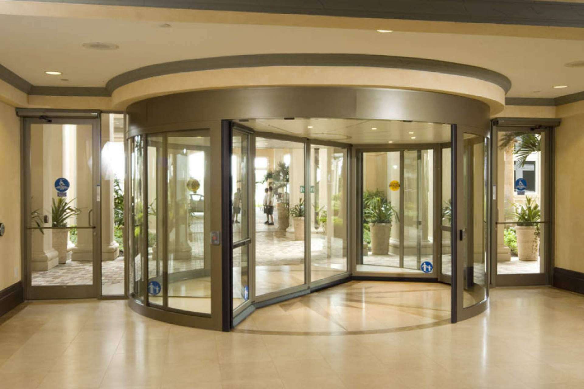 La apuesta por la sostenibilidad de ASSA ABLOY a través de sus puertas automáticas y soluciones industriales