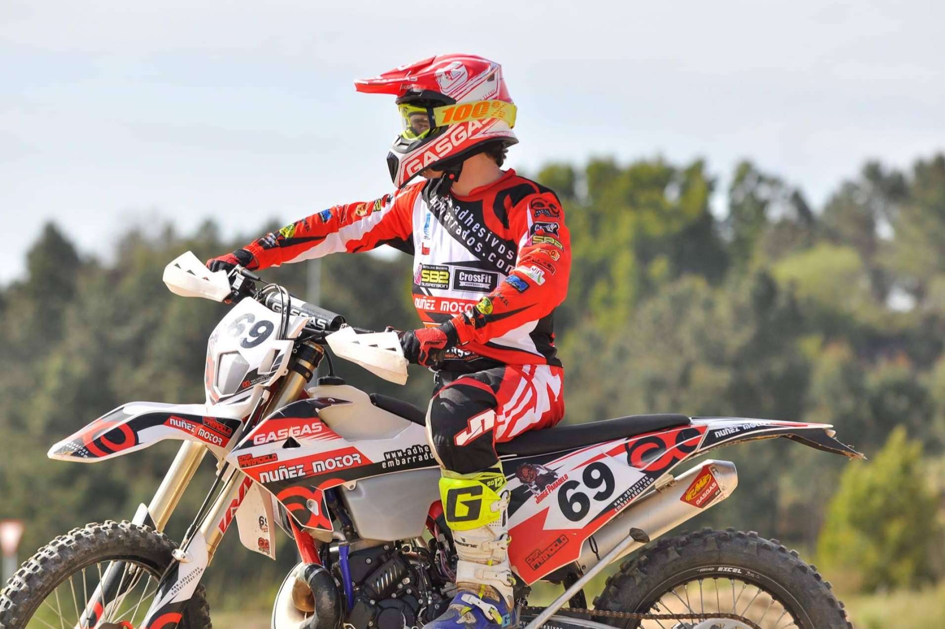 Chalecos para enduro y motocross disponibles en ADHESIVOSEMBARRADOS