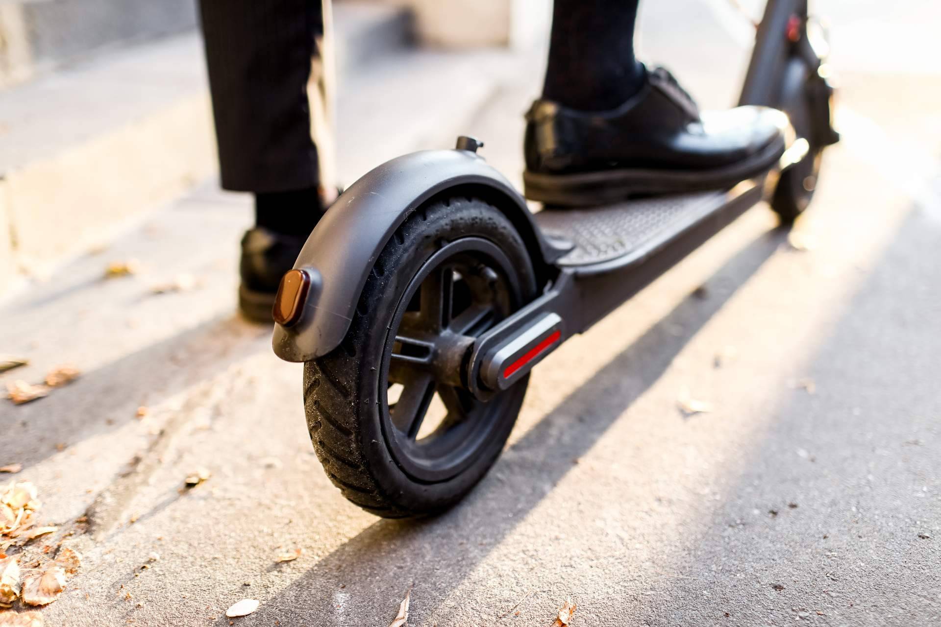 Tours autoguiados por GPS y alquiler de patinete eléctrico Barcelona con LYNX
