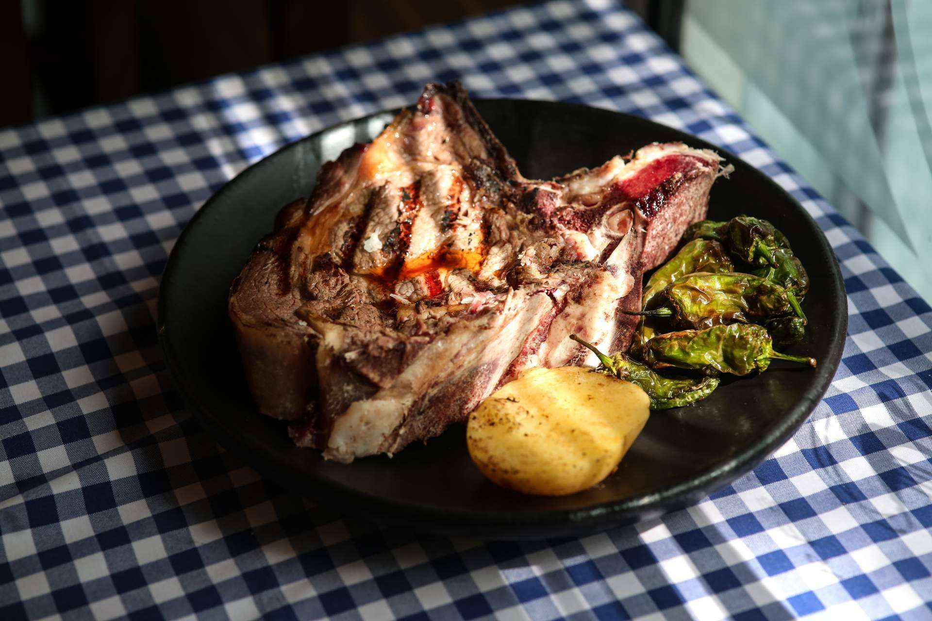 La selección de comida a la brasa de Pasa Tapas