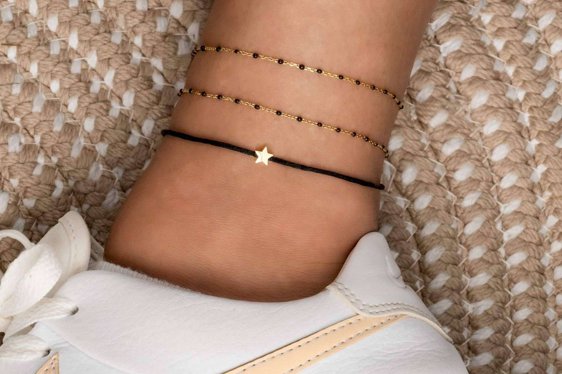Tobilleras, una joya imprescindible en el look de este verano