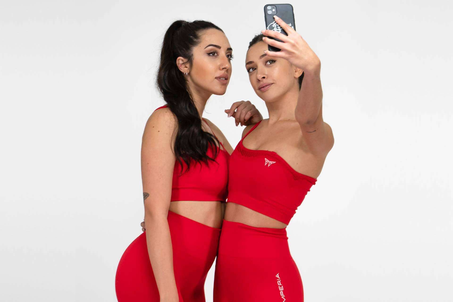Todo lo que se necesita para estar equipado en el entreno diario, el conjunto deportivo Apparel de Beverly Nutrition