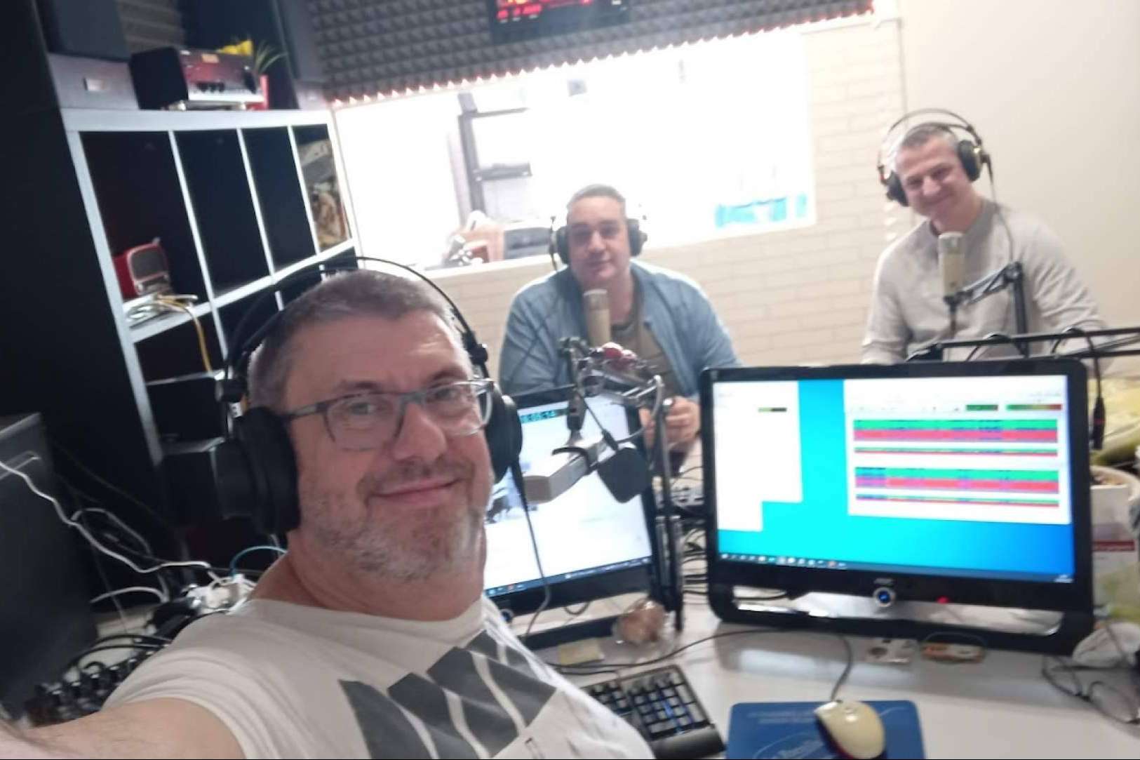 El programa de radio presentado por José Antonio Aguilera, Café Con Radio