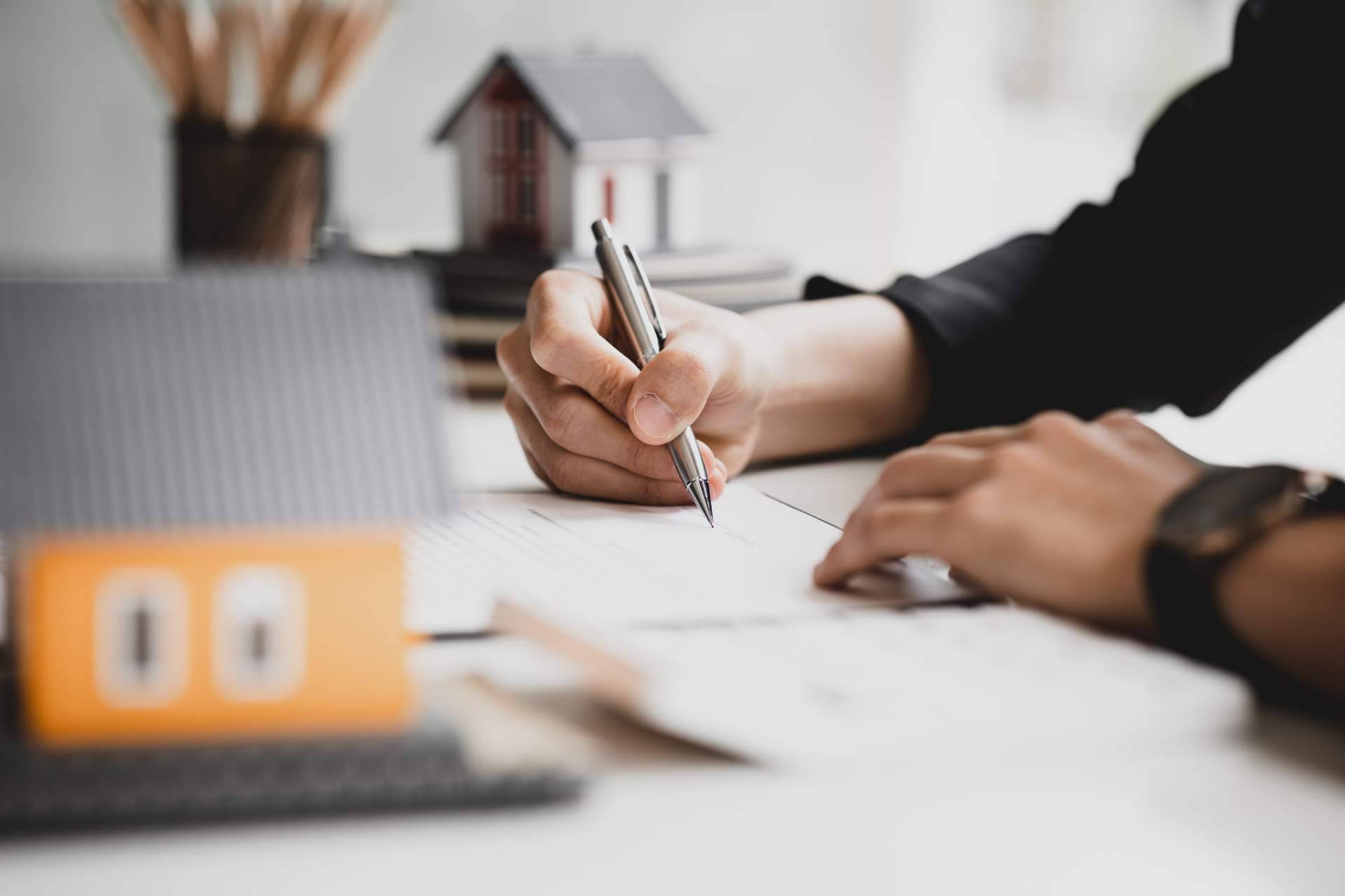 La asesoría legal especializada, requerida en la compraventa de inmuebles