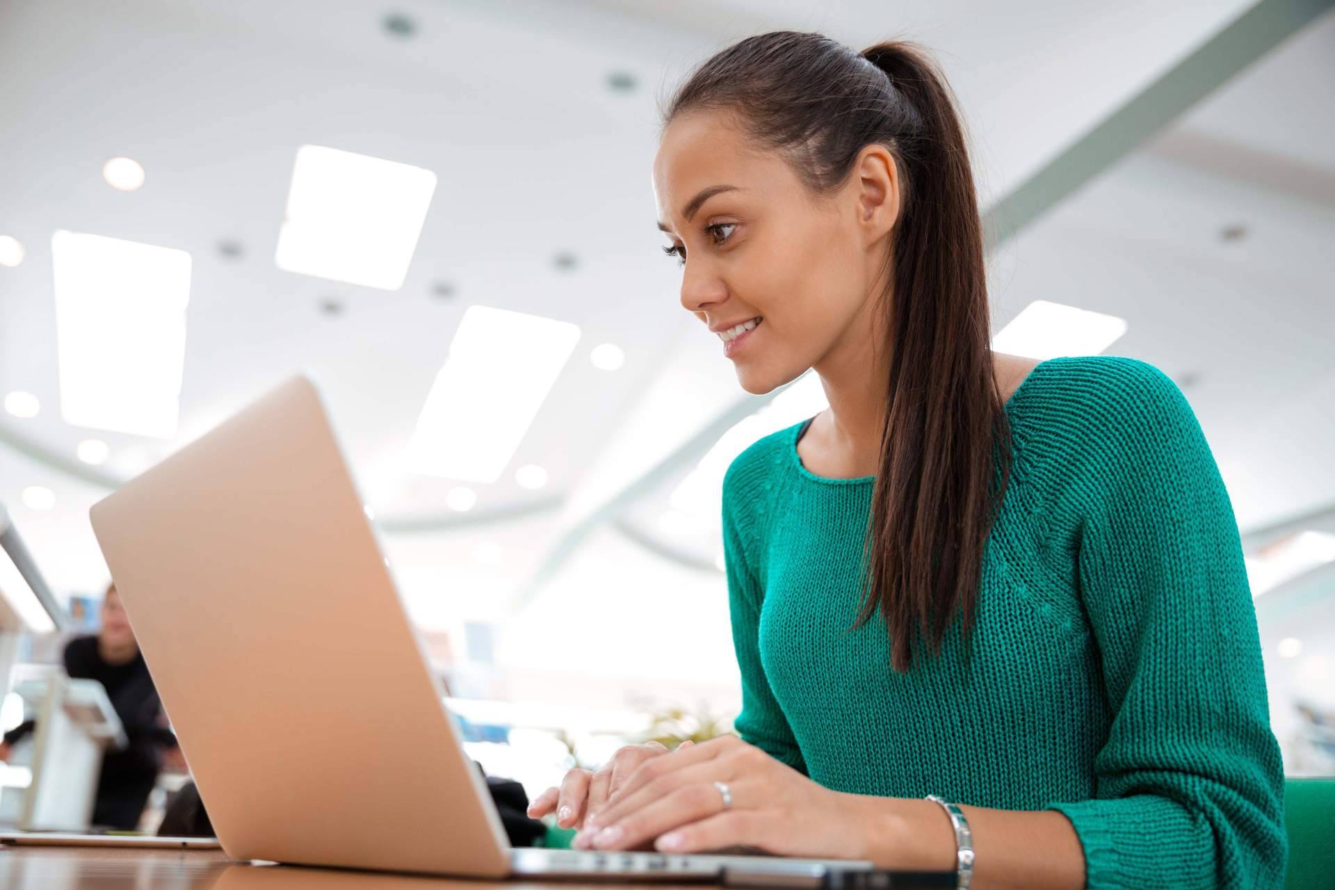 Aprovechar el tiempo con las clases teóricas online de Autoescuela 2000