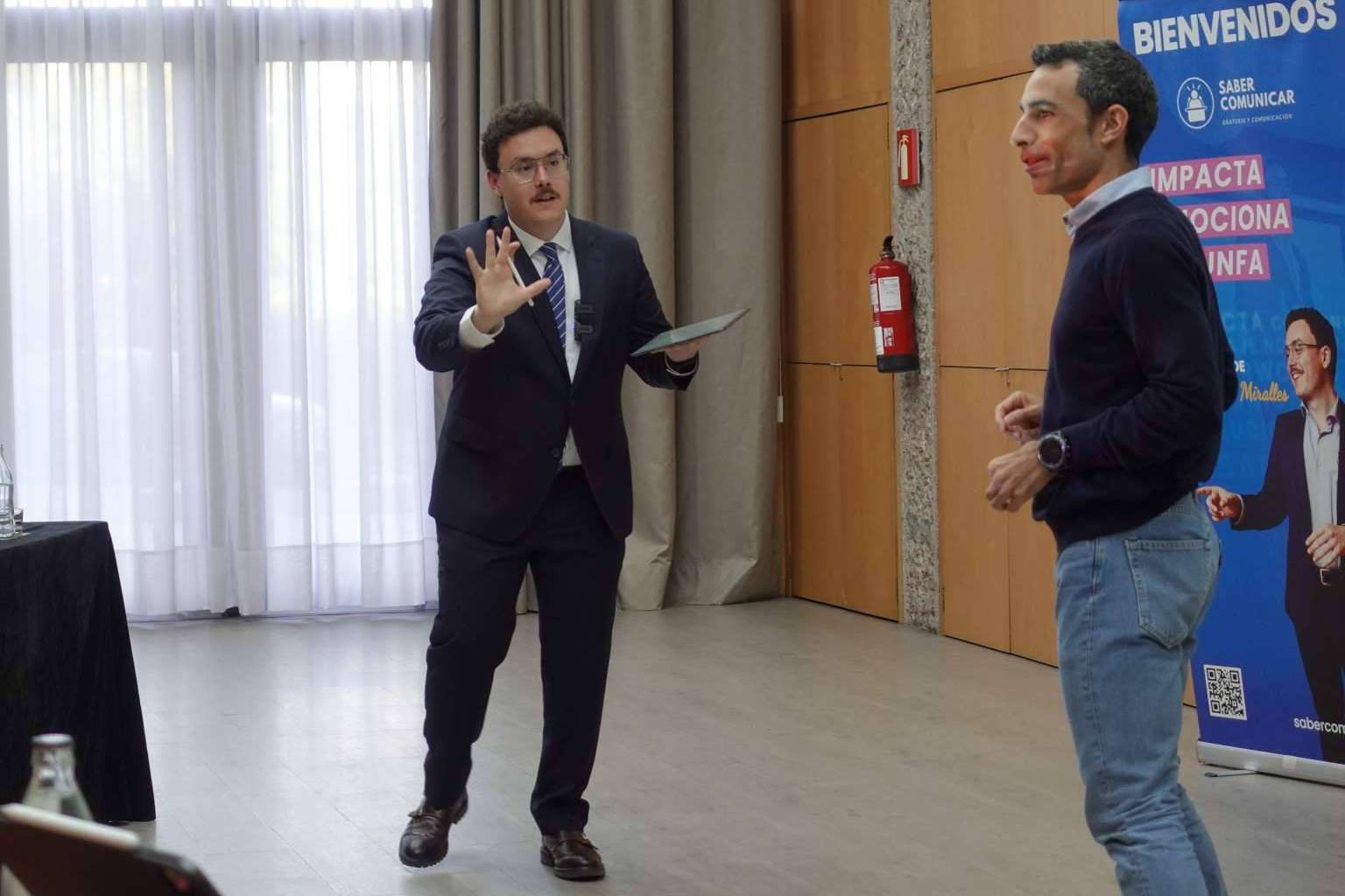 El campeón de España de oratoria que consigue 1 millón de seguidores en TikTok, Fernando Miralles