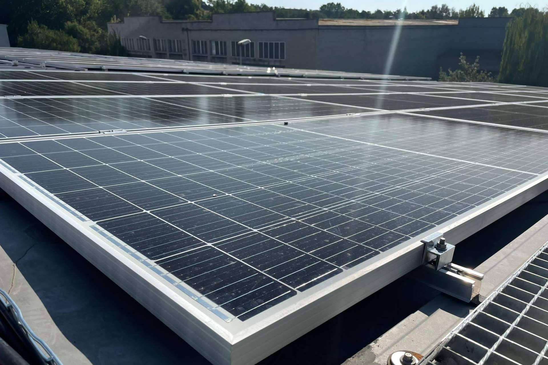 El autoconsumo industrial y cómo las empresas se están beneficiando también de la energía solar, por Sereco Energía