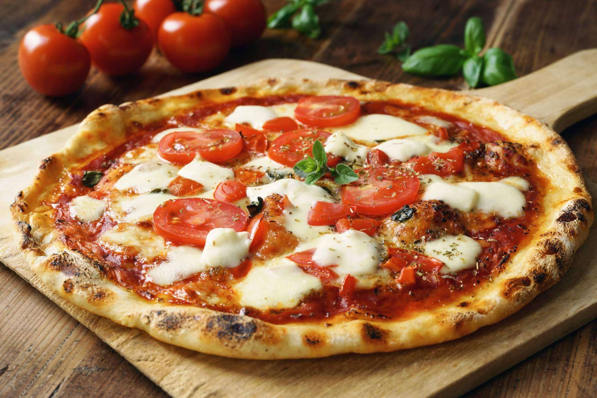 Mozzarella e Basilico, una pizzería en el puerto de Santa María, presenta su amplia carta