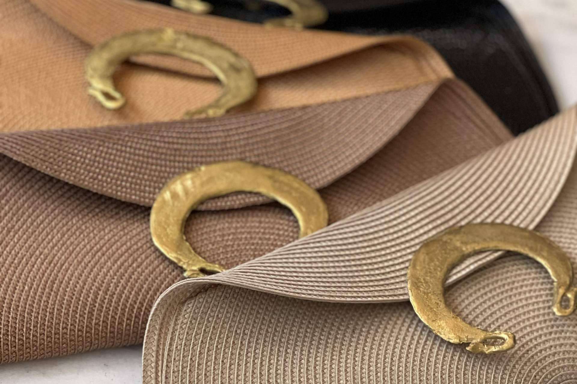 Los bolsos versátiles de Carmen Fernández Complementos