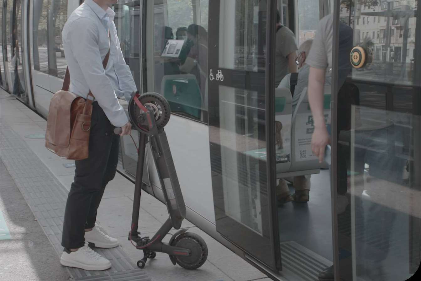 Las ventajas de V-mount, el soporte universal para patinete eléctrico de Techmotion Electronics