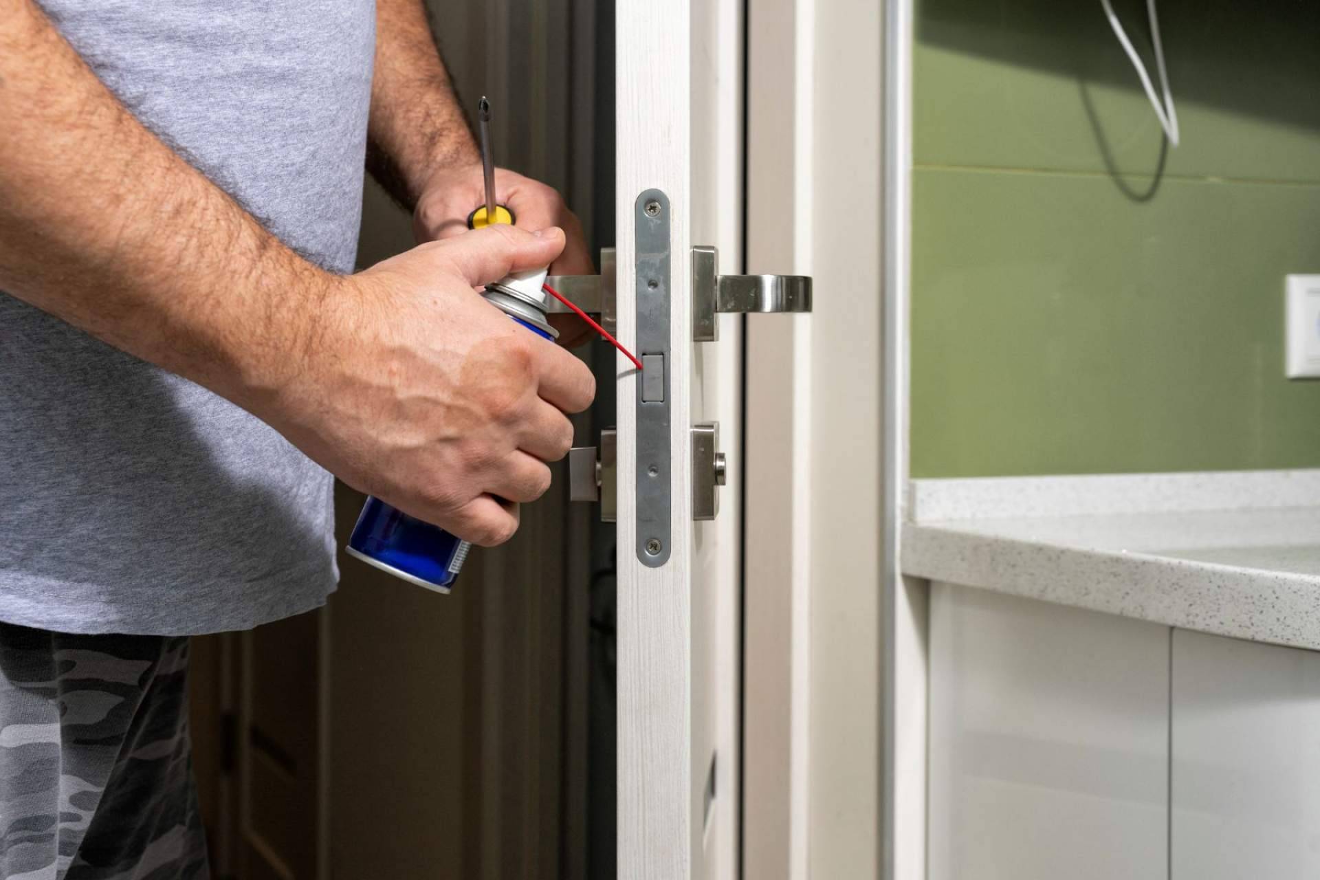 Servicios de cerrajeros en Madrid 24 horas de la mano de Cerrajeross