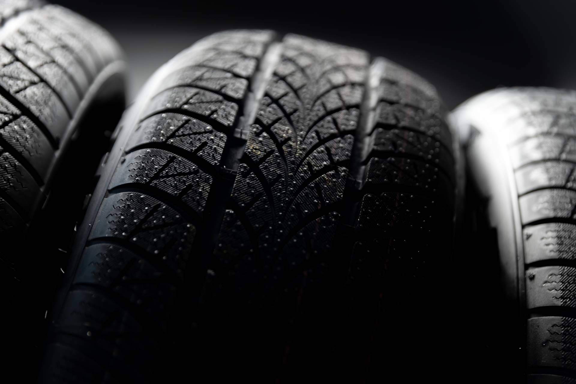 ¿Cada cuánto tiempo se deben cambiar los neumáticos del coche?