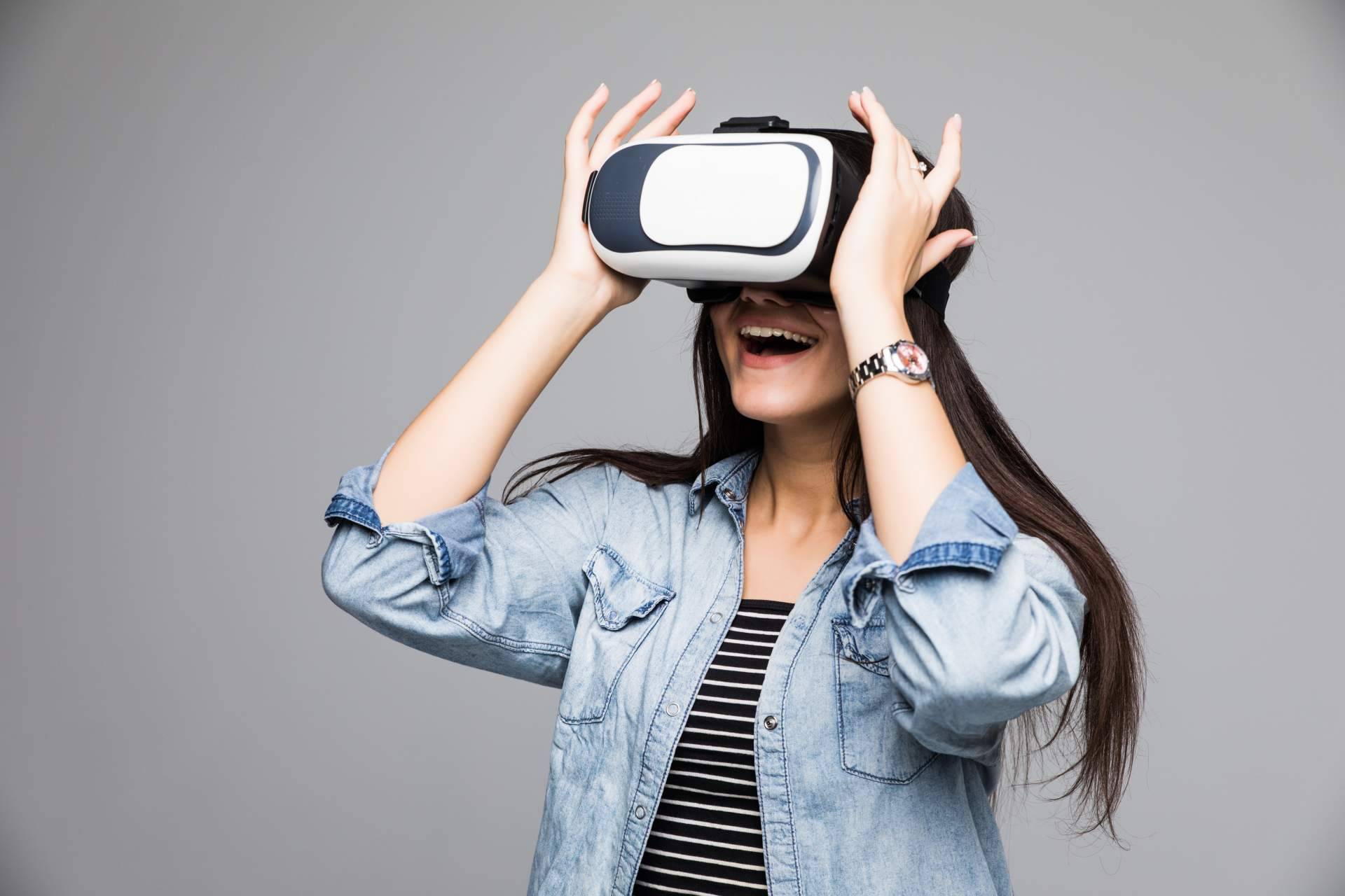 Las gafas de realidad virtual de Cano & Pujol permiten conocer una vivienda sin necesidad de visitarla