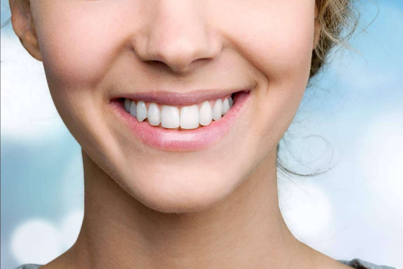 Mejorar el aspecto de una sonrisa con un blanqueamiento dental en las Clínicas Dental Bell