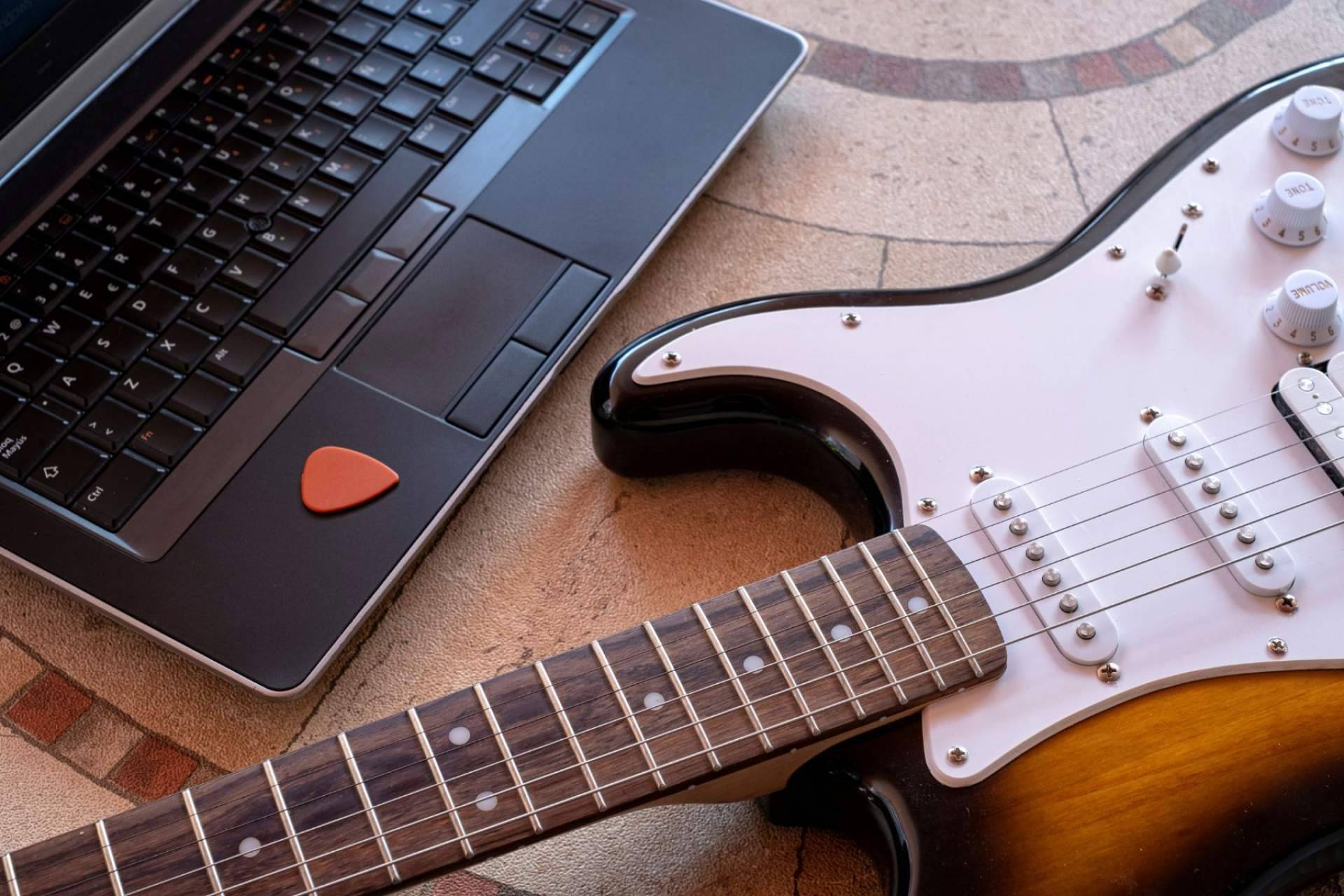 La Escuela de Música Erizo y sus clases de guitarra online. Divertidas y personalizadas