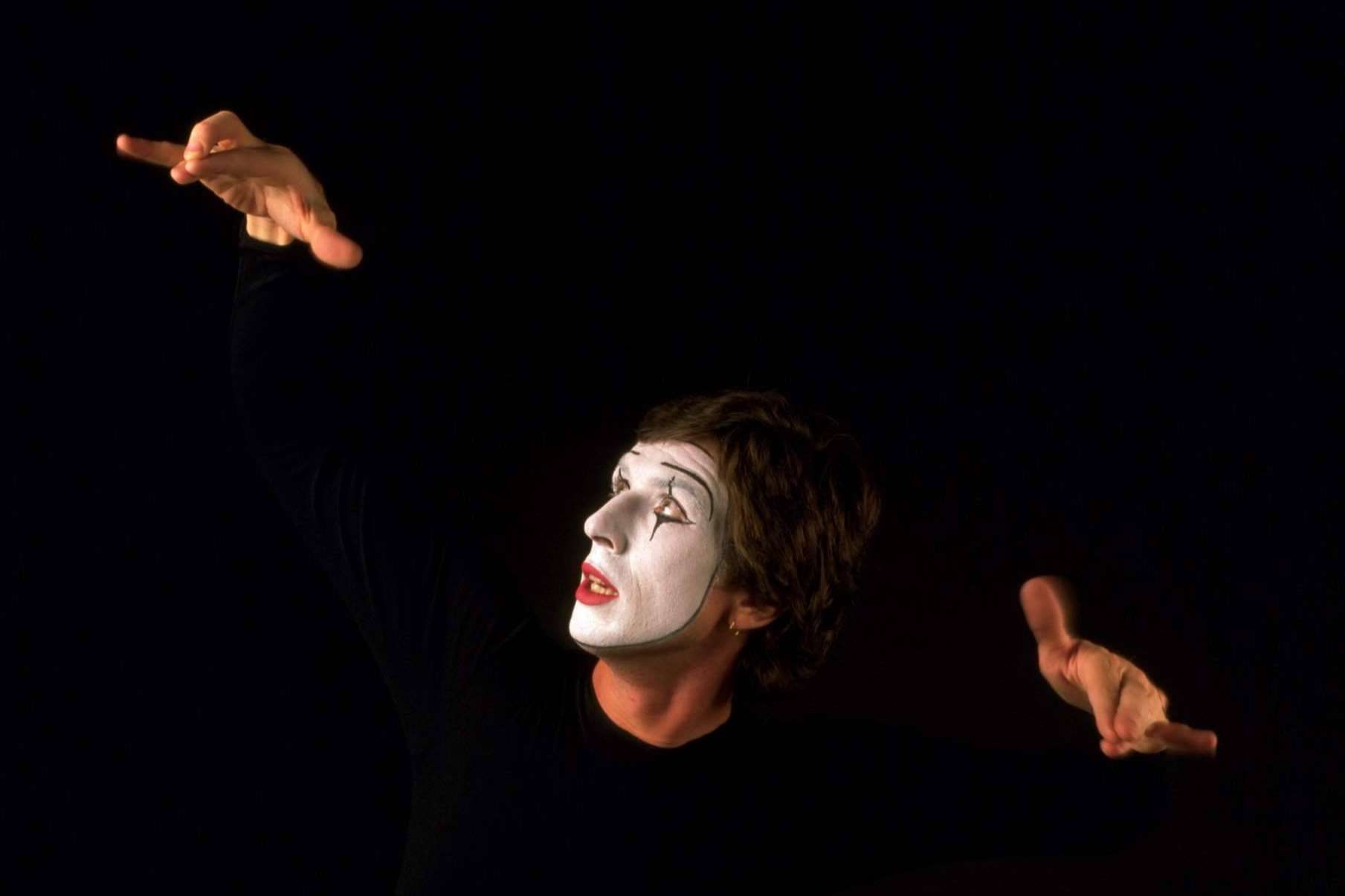 Sensibilización y prevención del uso y el abuso del alcohol entre la juventud, de la mano de El Teatro de Mimo Peter Roberts