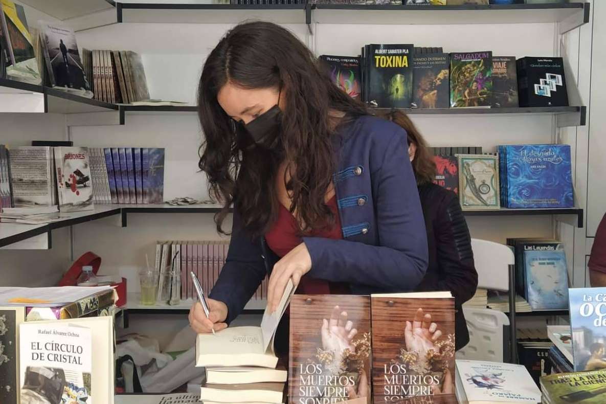 La novela Los muertos siempre sonríen es para aquellos que creen que no les gusta la historia