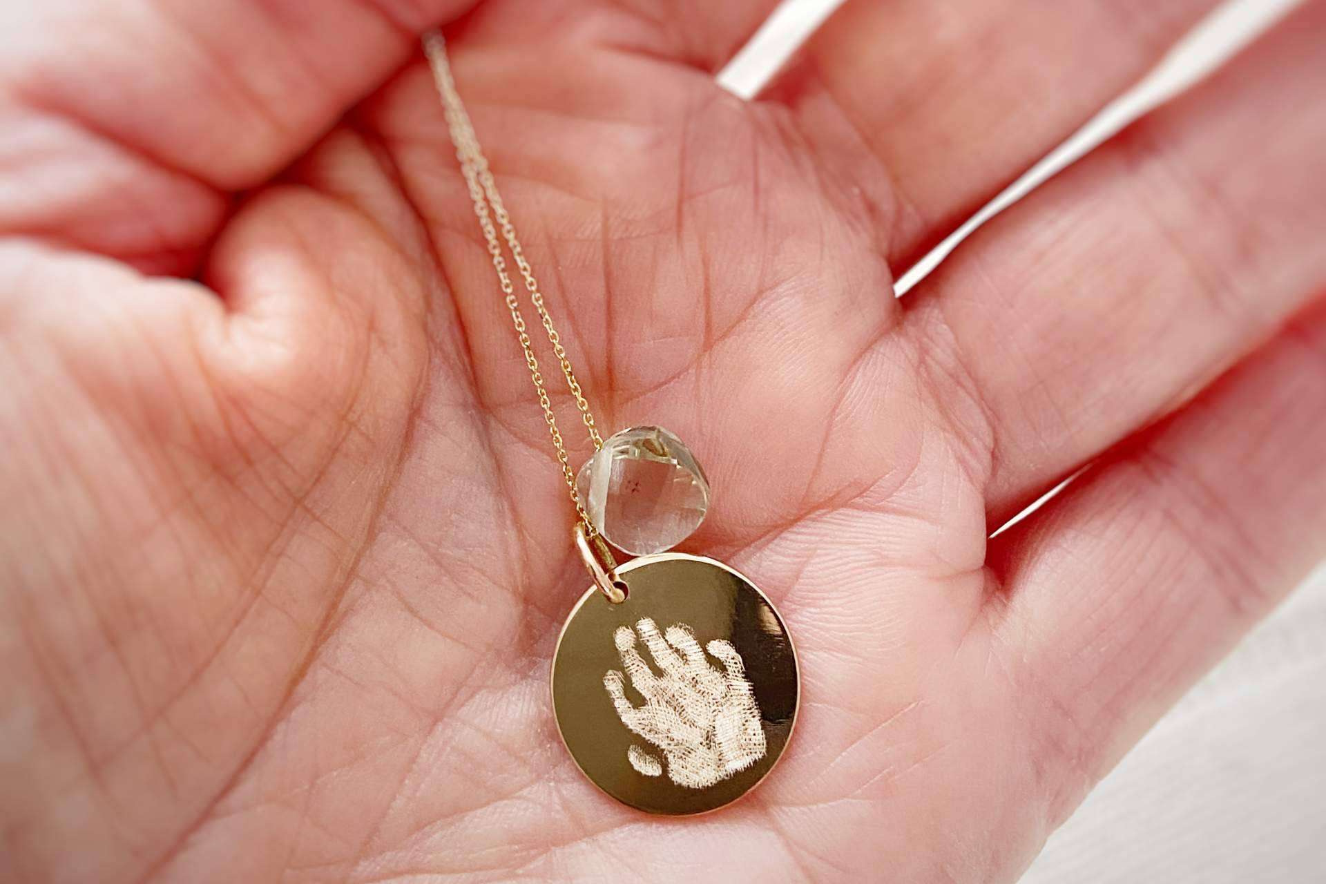 Regalar amor, joyas personalizadas con la huella grabada, por Dejando Huella Joyas