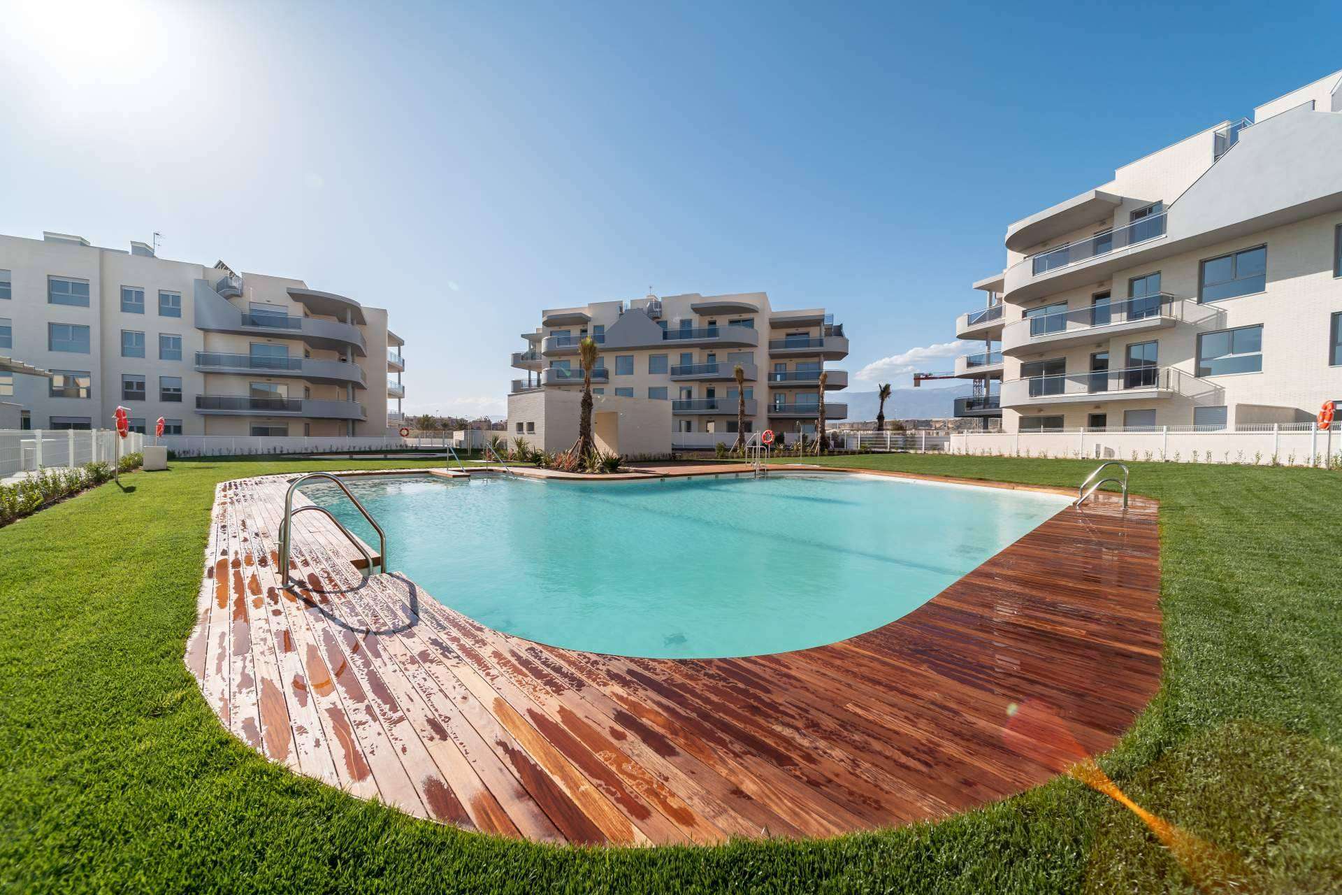 Vivir frente al mar en un apartamento en Almerimar, un lugar privilegiado de la Costa de Almería