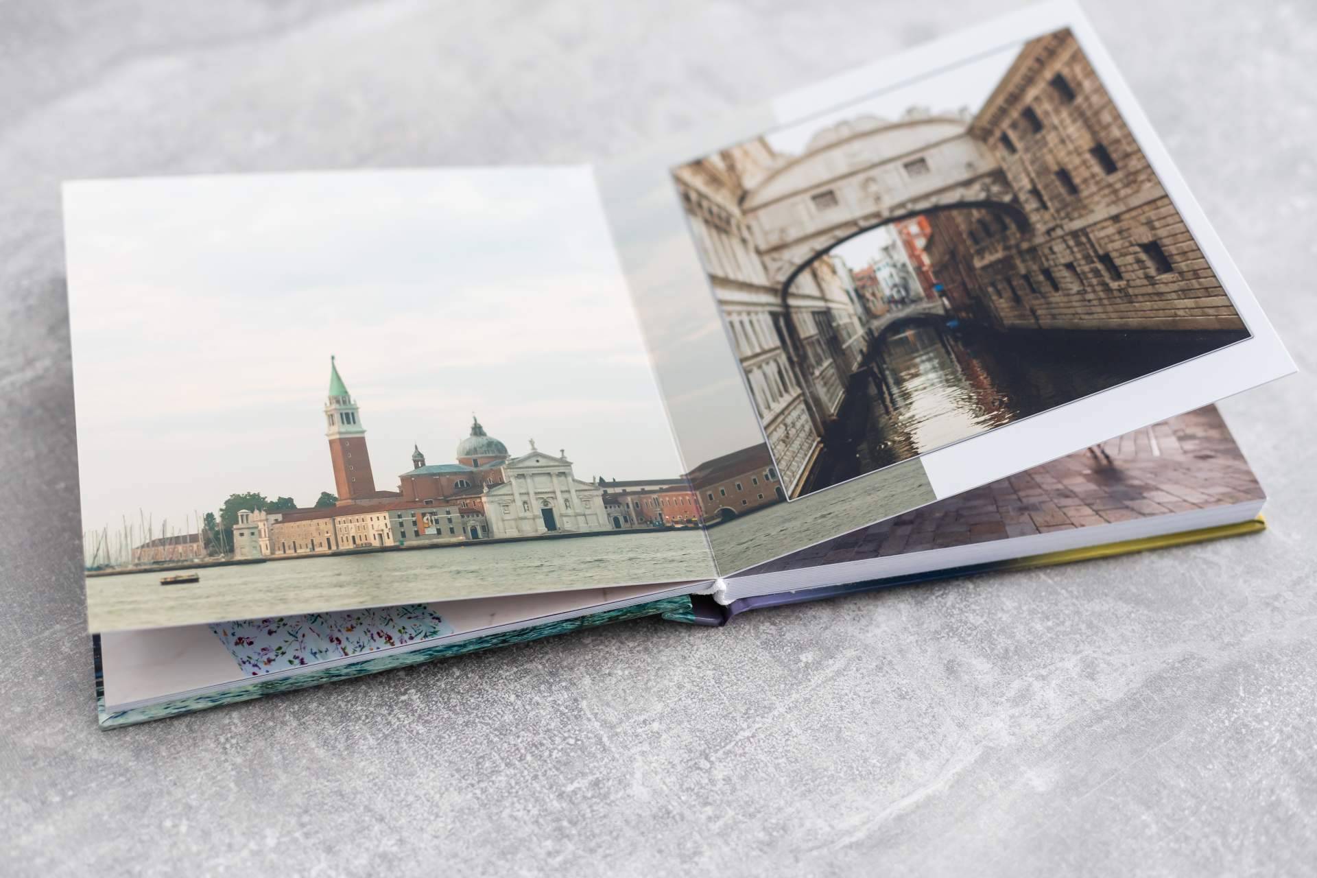 Álbum de Fotos expone que los álbumes de viajes físicos siguen resistiéndose a la tecnología a la hora de guardar los mejores recuerdos