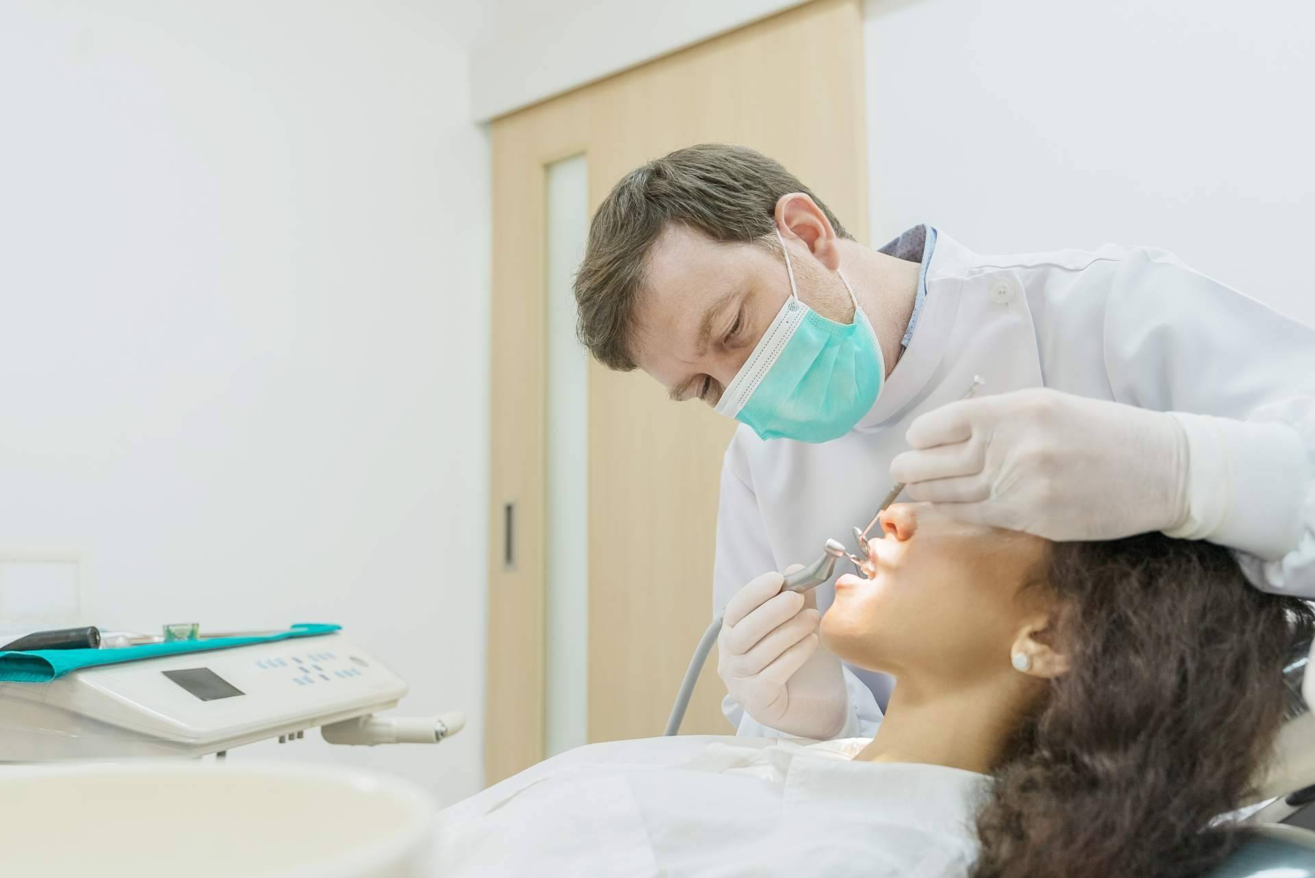 EEP iGroup sobre la formación y las funciones de un higienista bucodental
