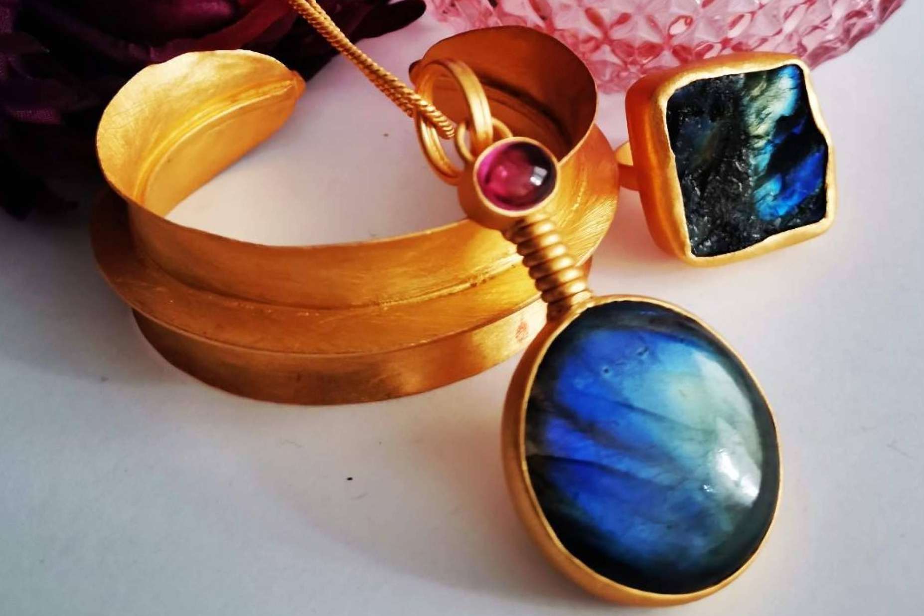 Isabel Lamadrid, la marca española de joyas artesanas que se puede encontrar en la boutique del Museo del Louvre