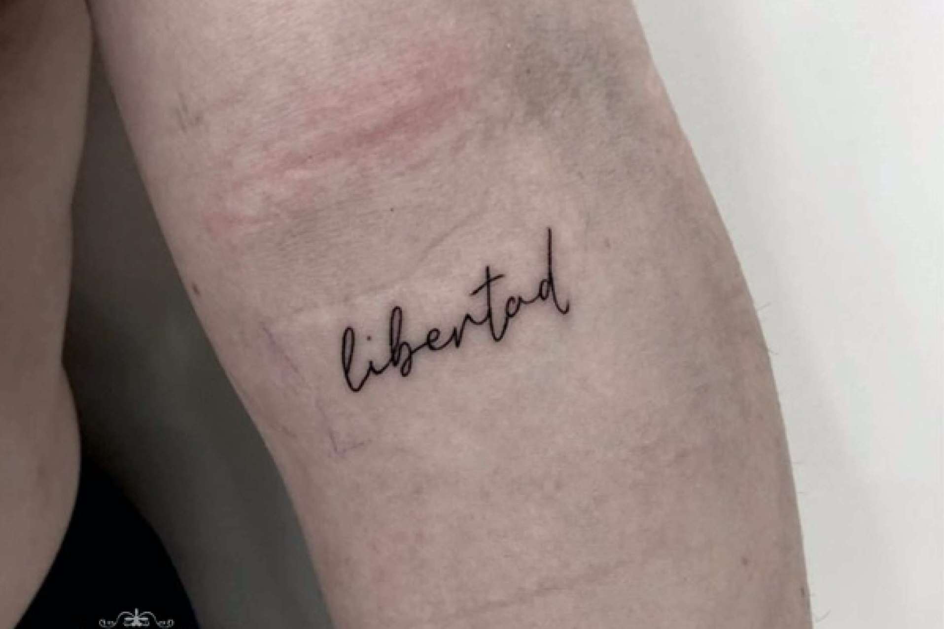 Tatuajes a línea fina, una tendencia disponible en el estudio de Vieja Escuela Tattoo