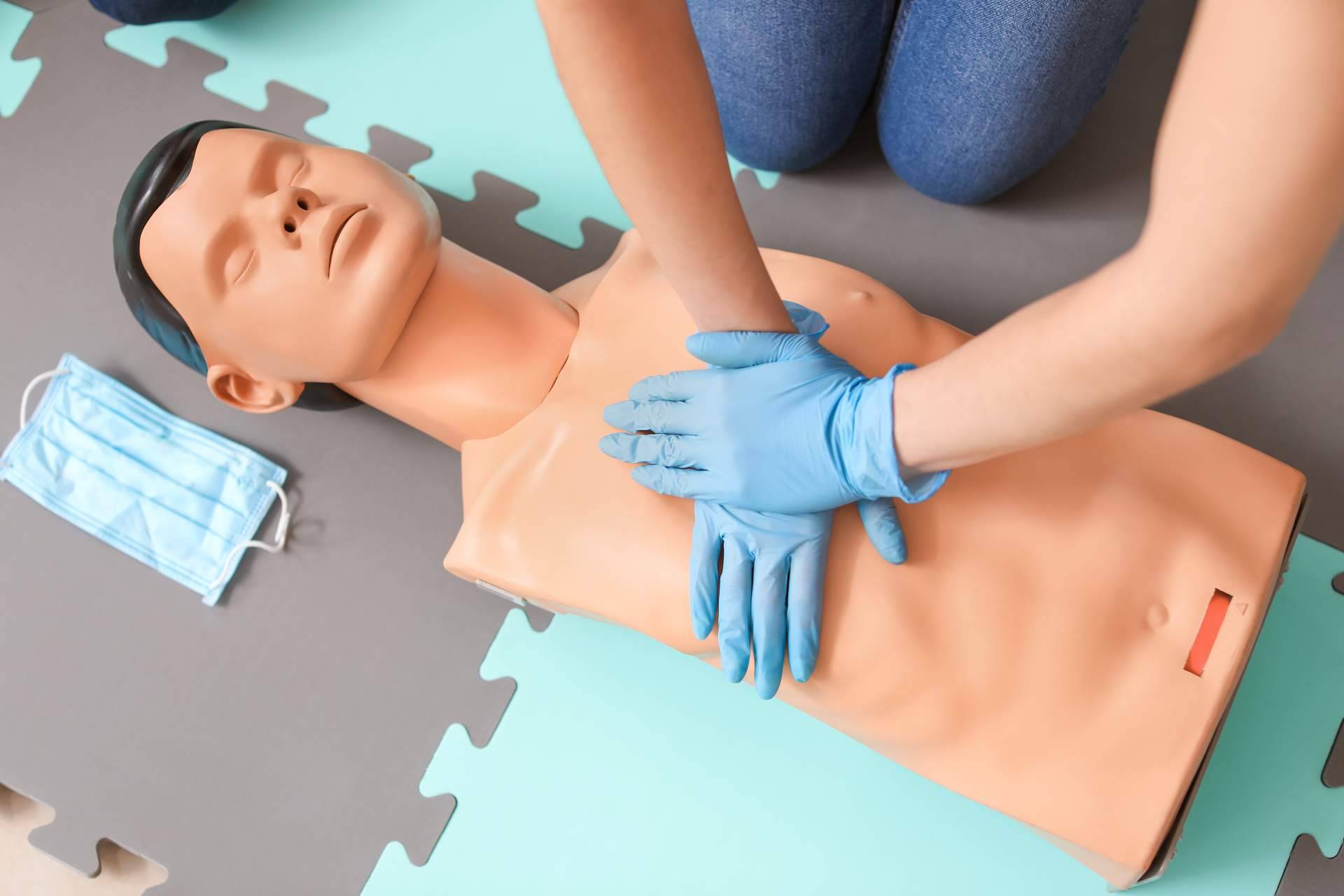 Taller de RCP Básico, de la mano de Fátima Pérez Cardiología