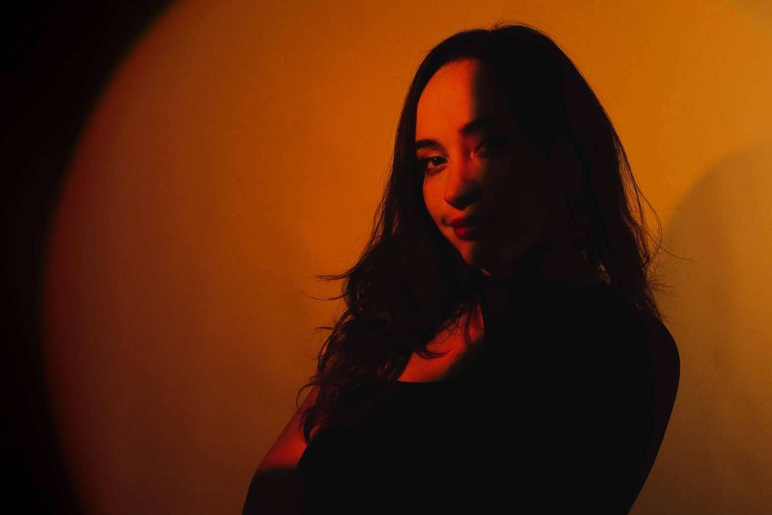 La ingeniera de vídeo detrás de los grandes shows de reggaetón es Vj Alejandra