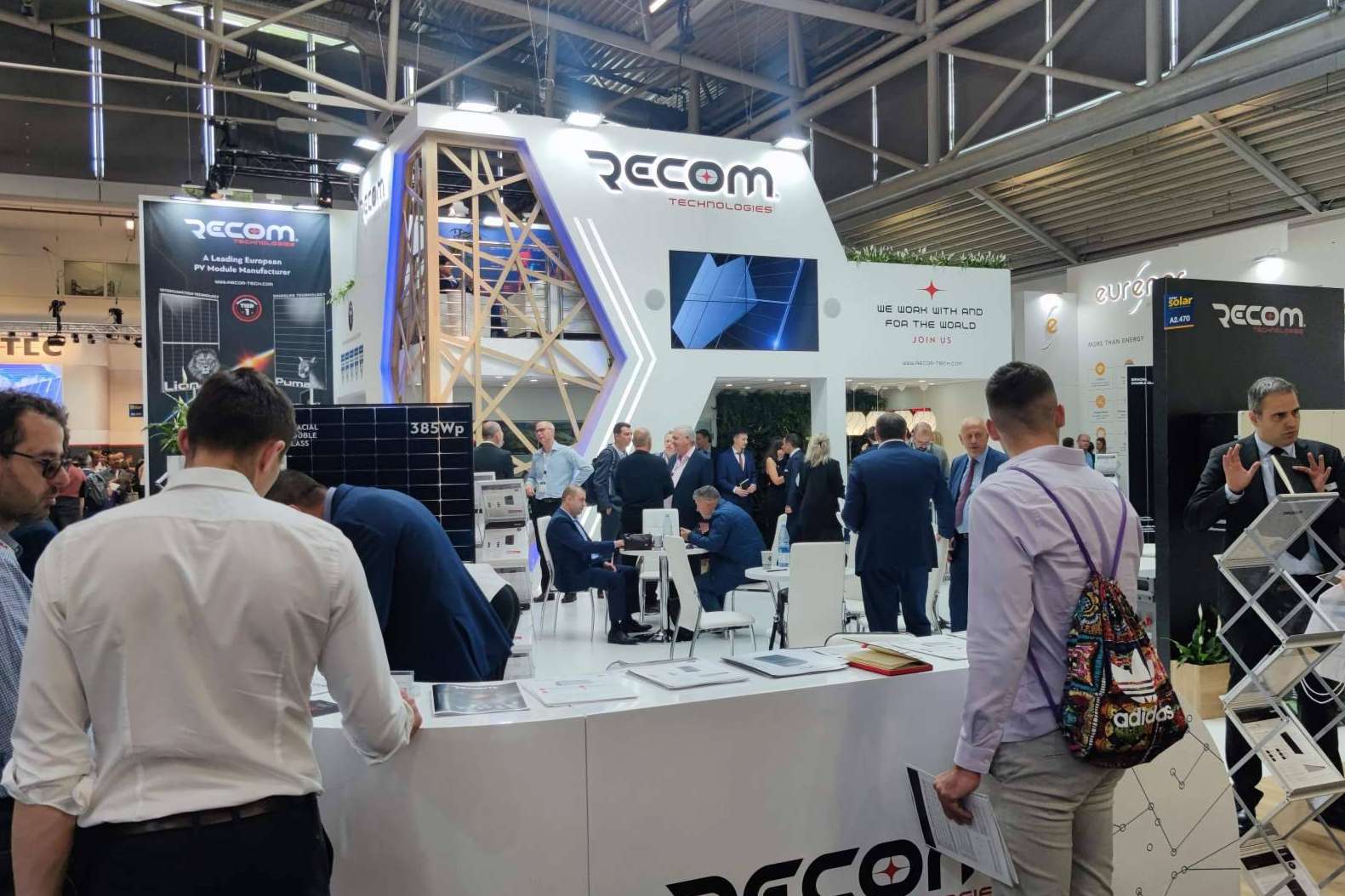 Recom y El Almacén Fotovoltaico han alcanzado un acuerdo para distribuir en España sus productos
