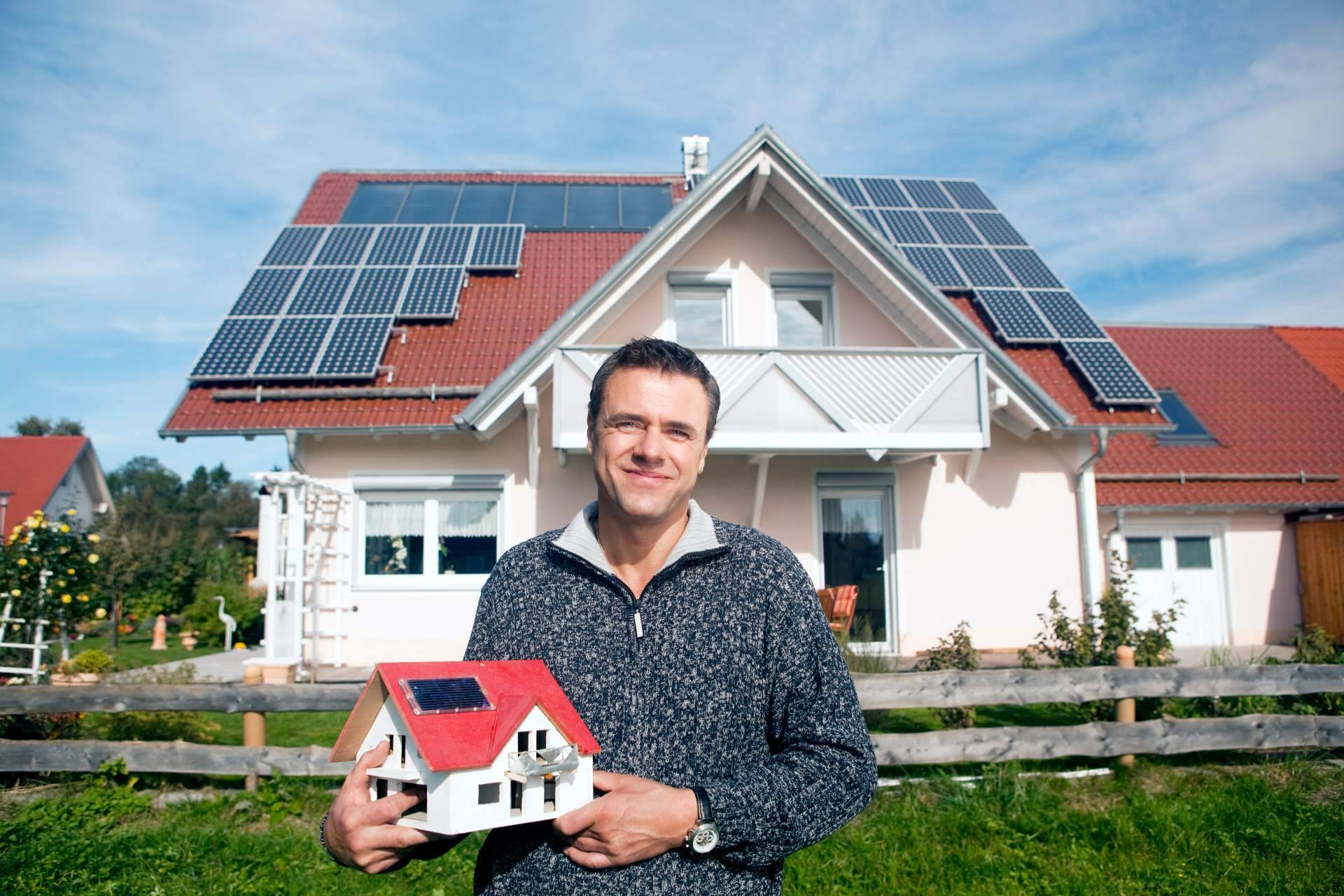 ¿Cómo conseguir subvenciones para placas solares 2023?, de la mano de Soof