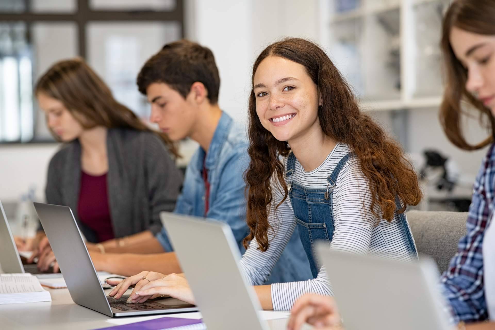 La academia de inglés en Gran Canaria y Las Palmas, Inglessa, ofrece cursos, tutorías en vivo, correcciones personalizadas y clases 100 % online