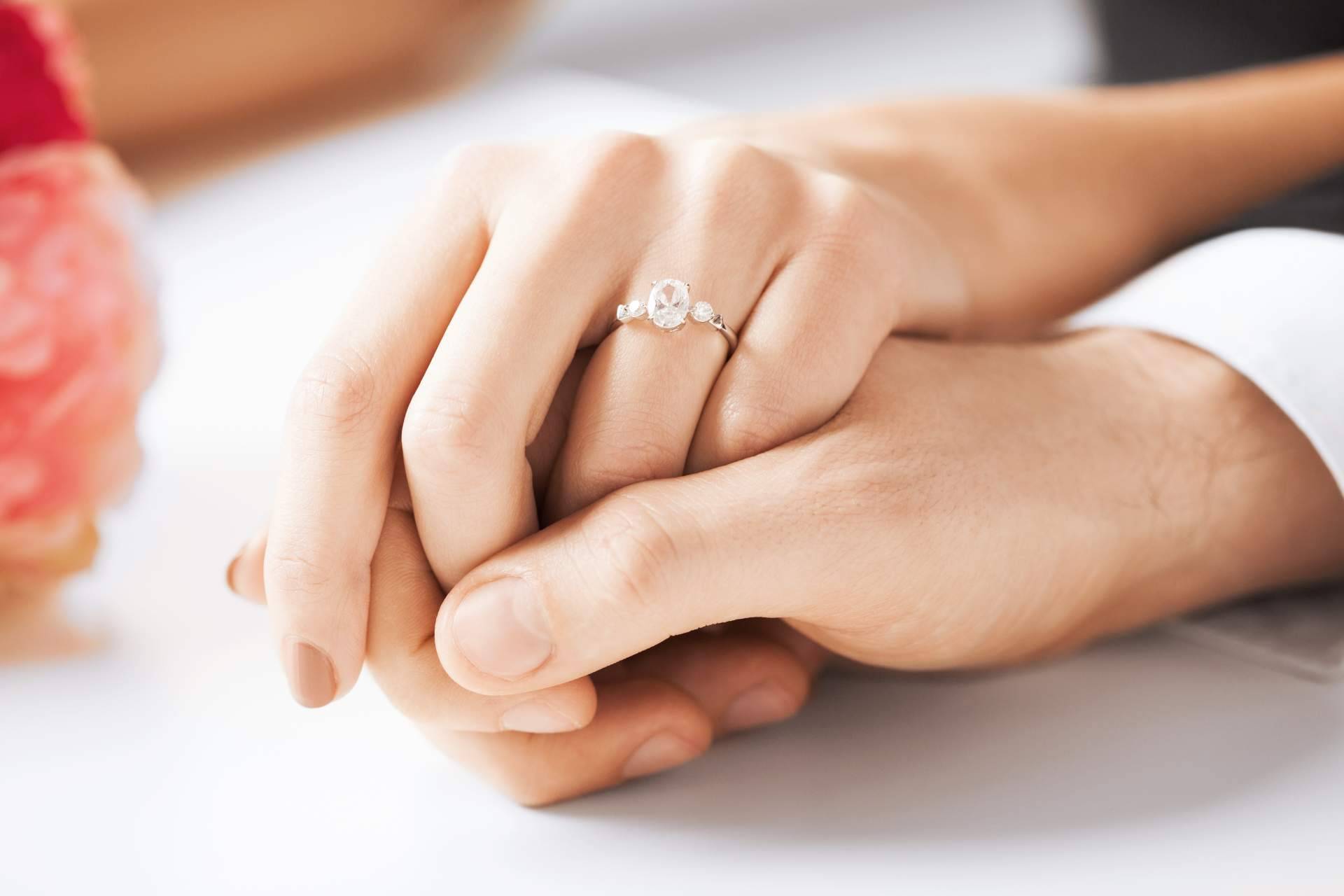 Staring tiene la solución para sorprender a las futuras prometidas con un anillo de compromiso único y personalizado
