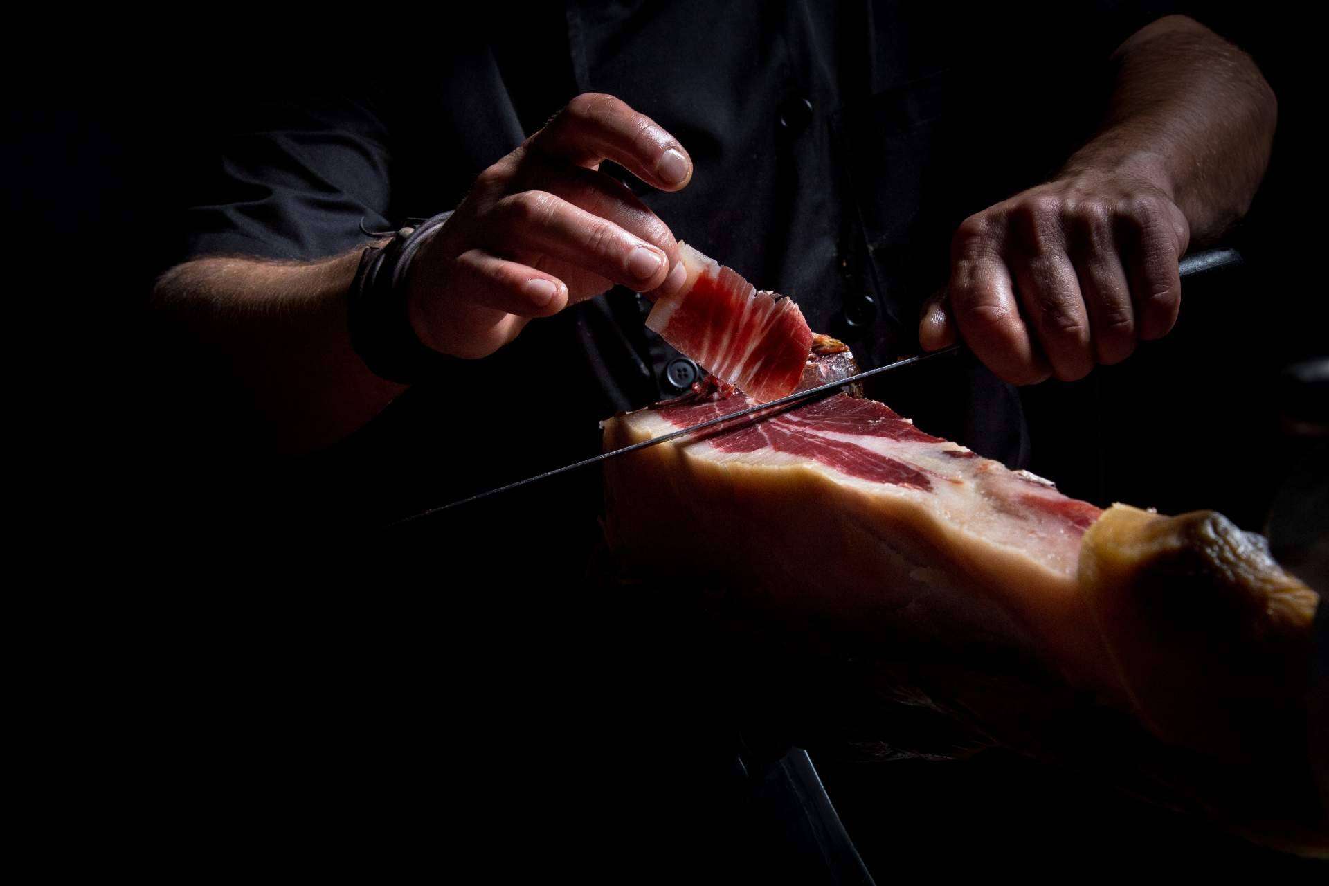 Jamón y Pico explica cómo cortar y conservar un jamón ibérico