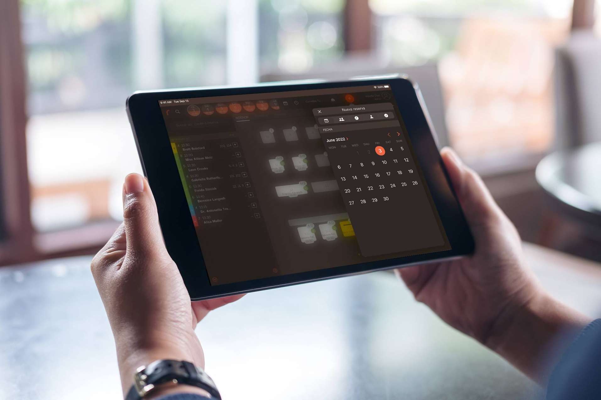 La app REVO Flow permite a los restaurantes la gestión de reservas