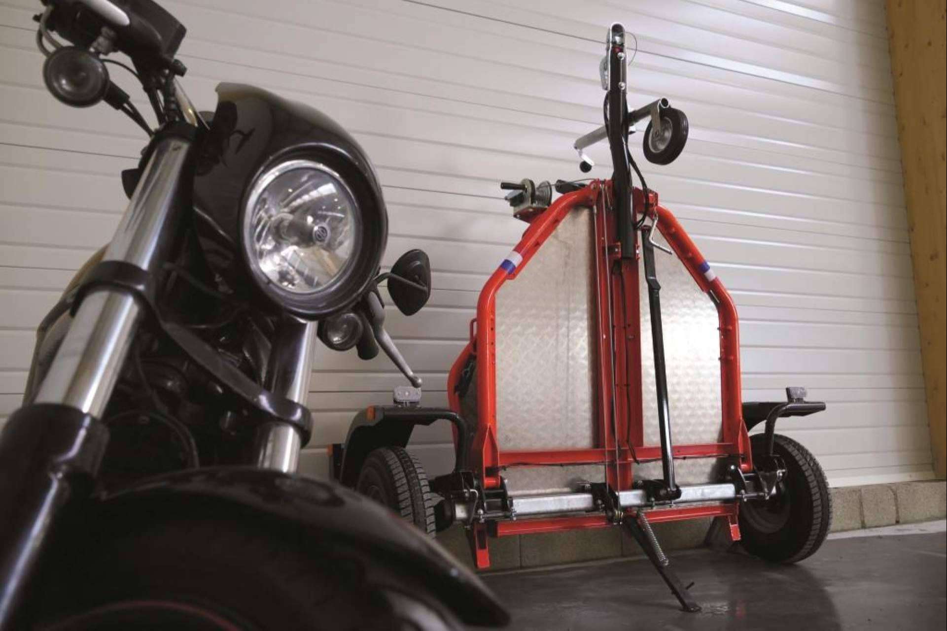Busco Remolque revoluciona la movilidad con sus remolques de moto abatibles y plegables