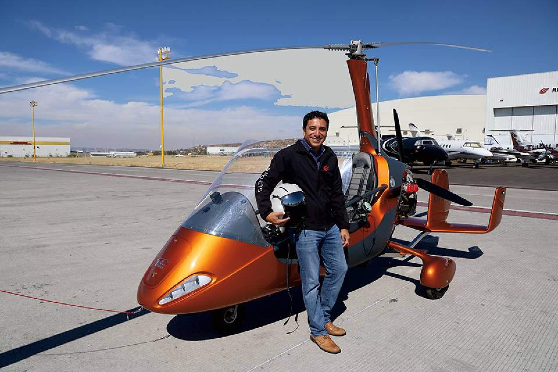 Un aficionado a la aviación que sigue el legado familiar, Bernardo Eucario Moreno León